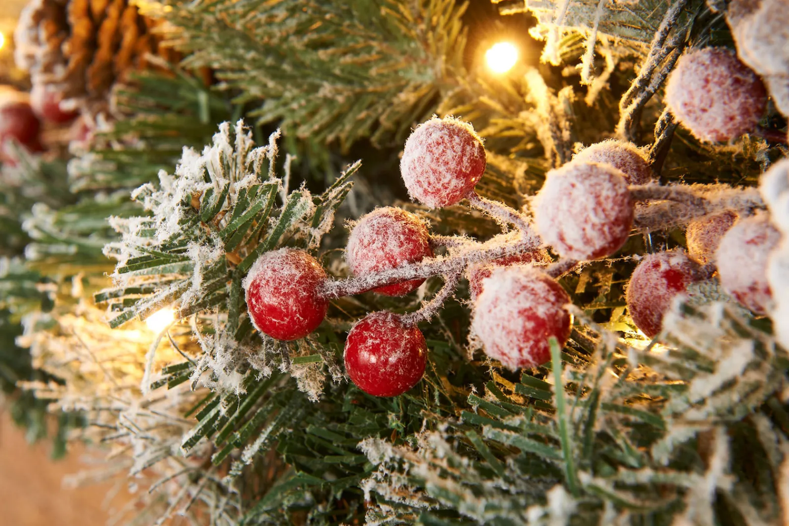 WeRChristmas Pre-Lit Extra Thick Mixed Pine Snow Flocked Garland, Pinecones & Berries, 9 Ft