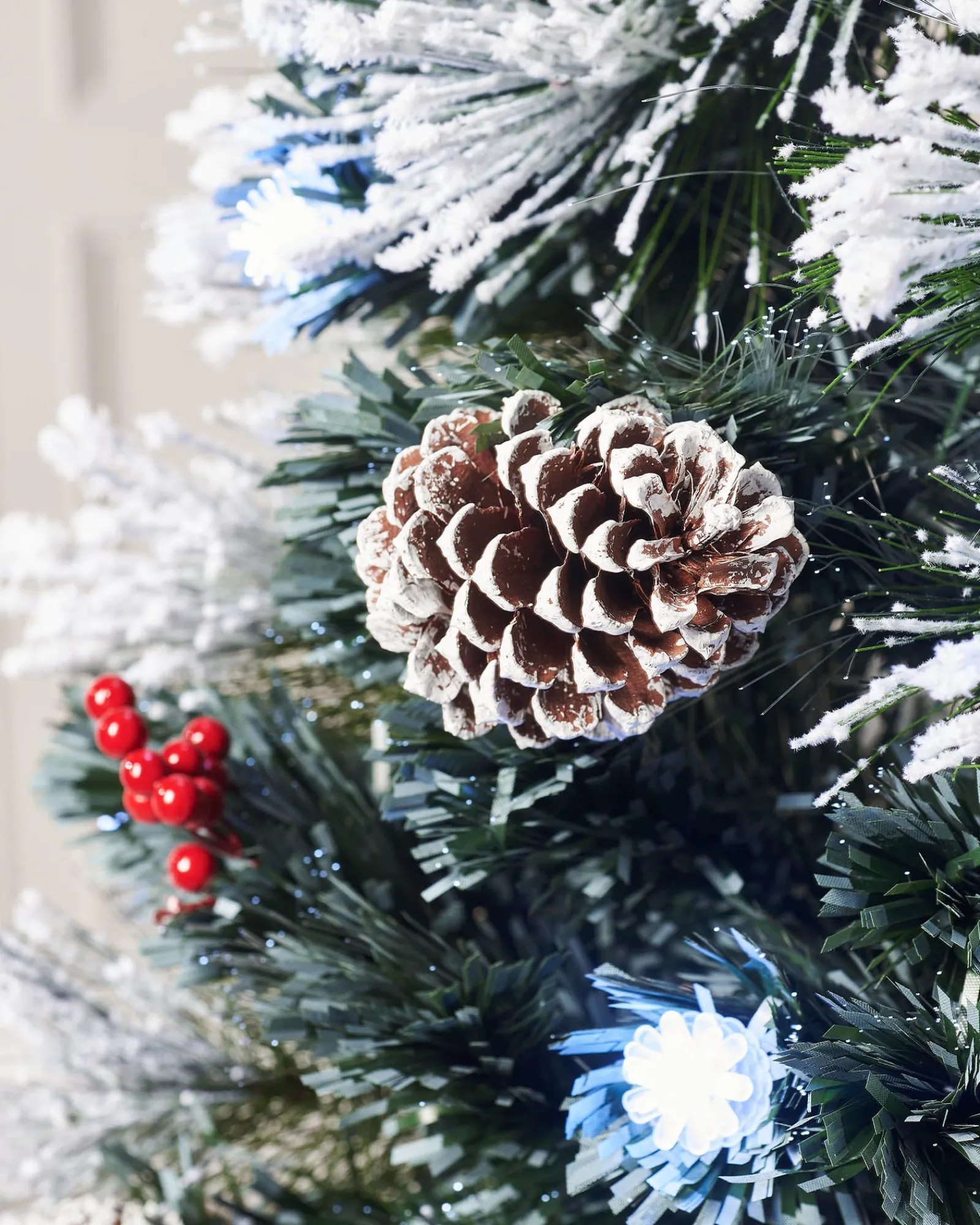 WeRChristmas Pre-Lit Fibre Optic Frosted Christmas Tree With Tree Topper, 5 Ft