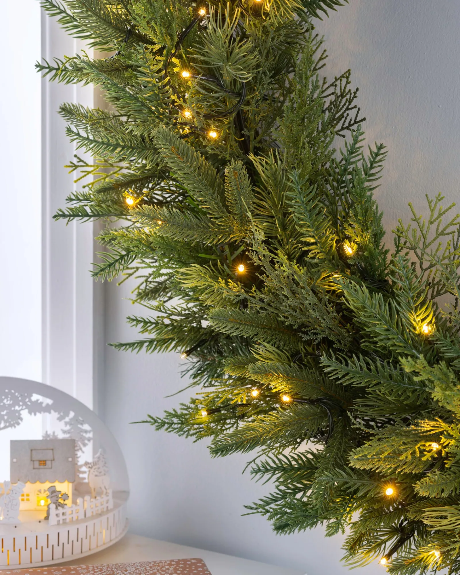 WeRChristmas Pre-Lit Fir Wreath, 1 M
