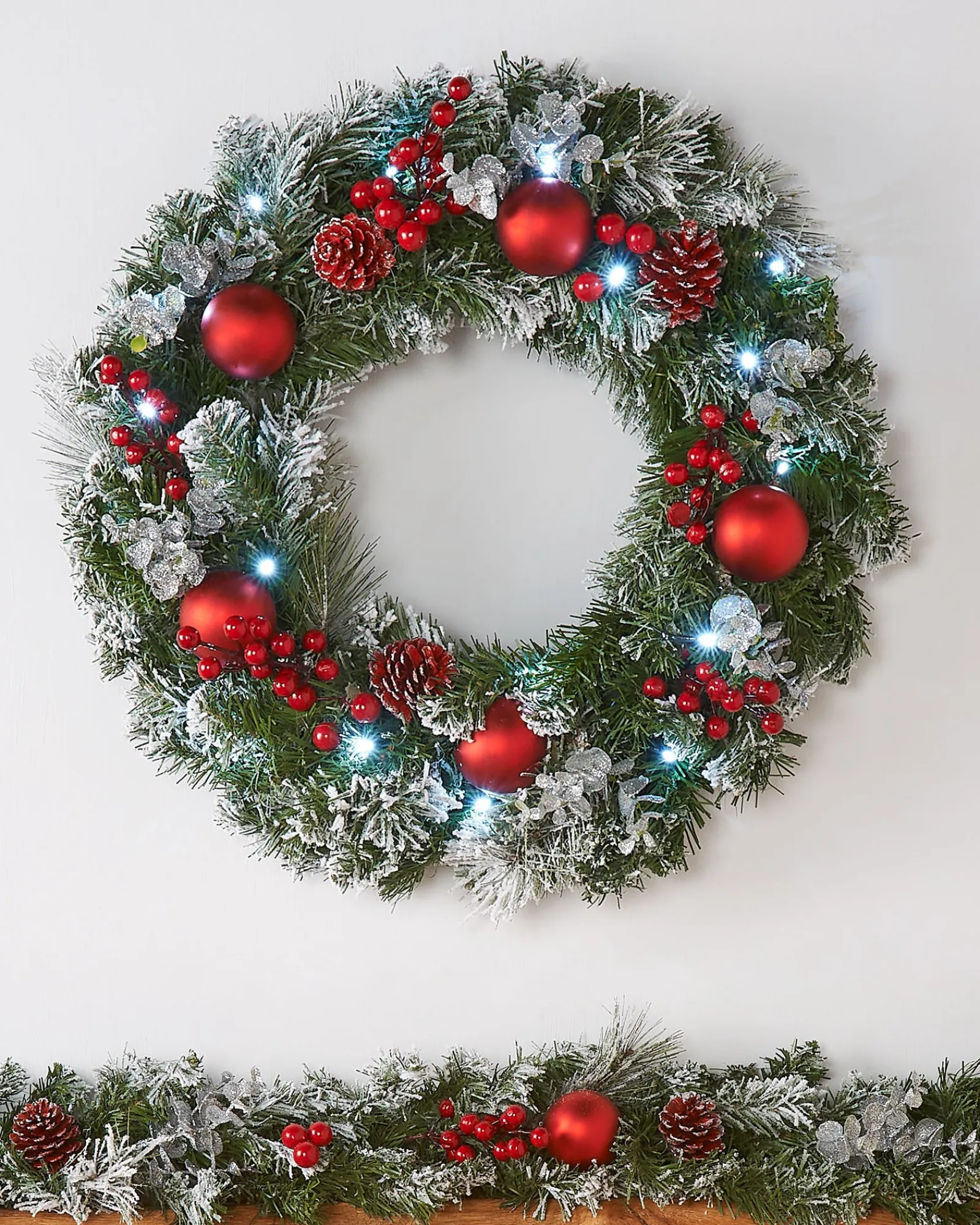 WeRChristmas Pre-Lit Frosted Decorated Wreath, 60 Cm