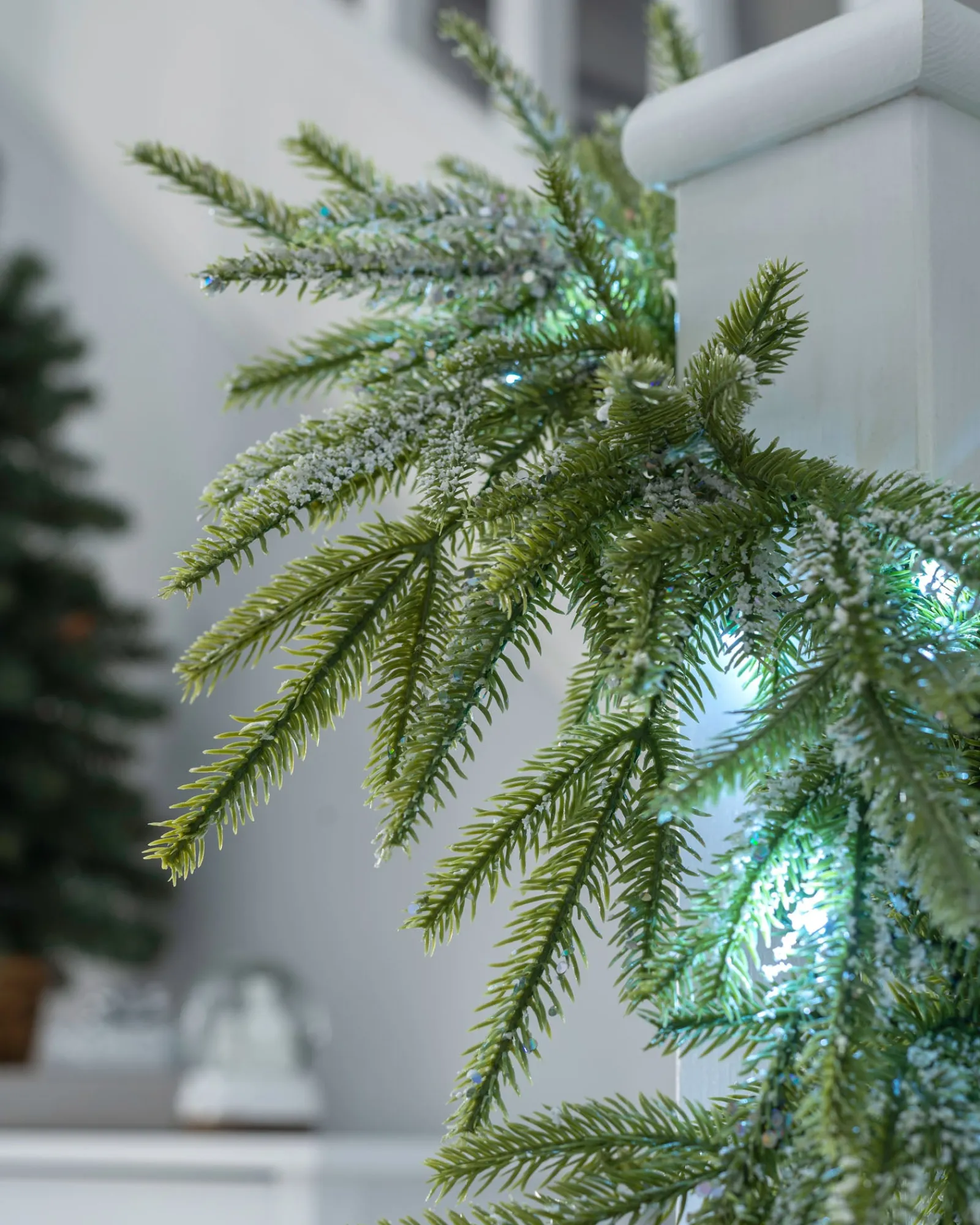 WeRChristmas Pre-Lit Frosted Fir Garland, 9 Ft