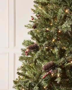 WeRChristmas Pre-Lit Full Bodied Decorated Snow Flocked Christmas Tree, 6 Ft