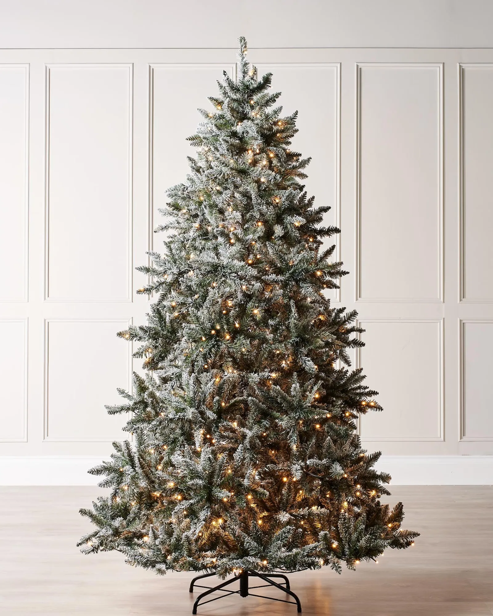 WeRChristmas Pre-Lit Full Bodied Snow Flocked Christmas Tree, 7 Ft