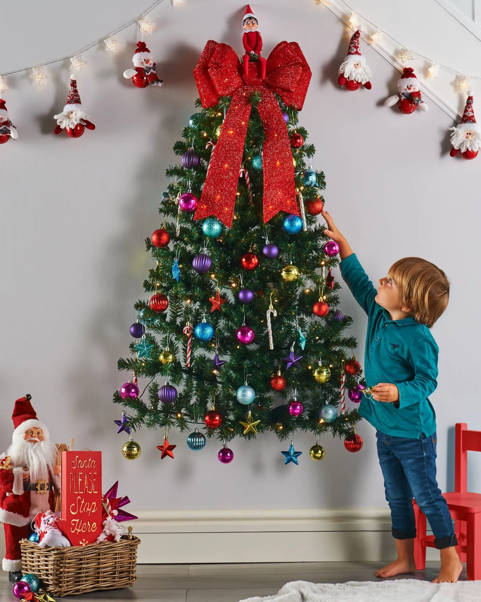 WeRChristmas Pre-Lit Green Wall Mounted Christmas Tree, 3 Ft