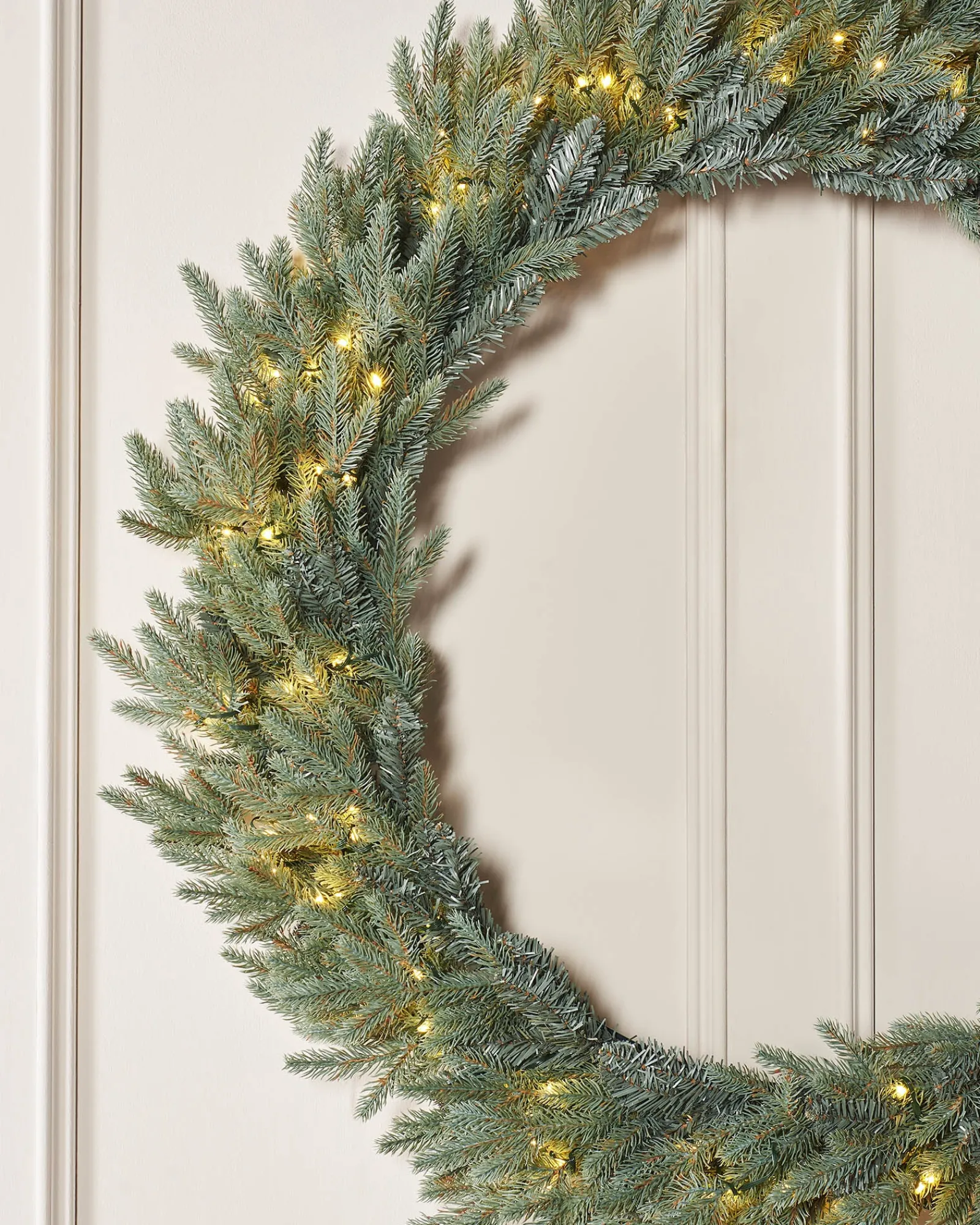 WeRChristmas Pre-Lit Mixed Pine Blue Wreath, 1 M