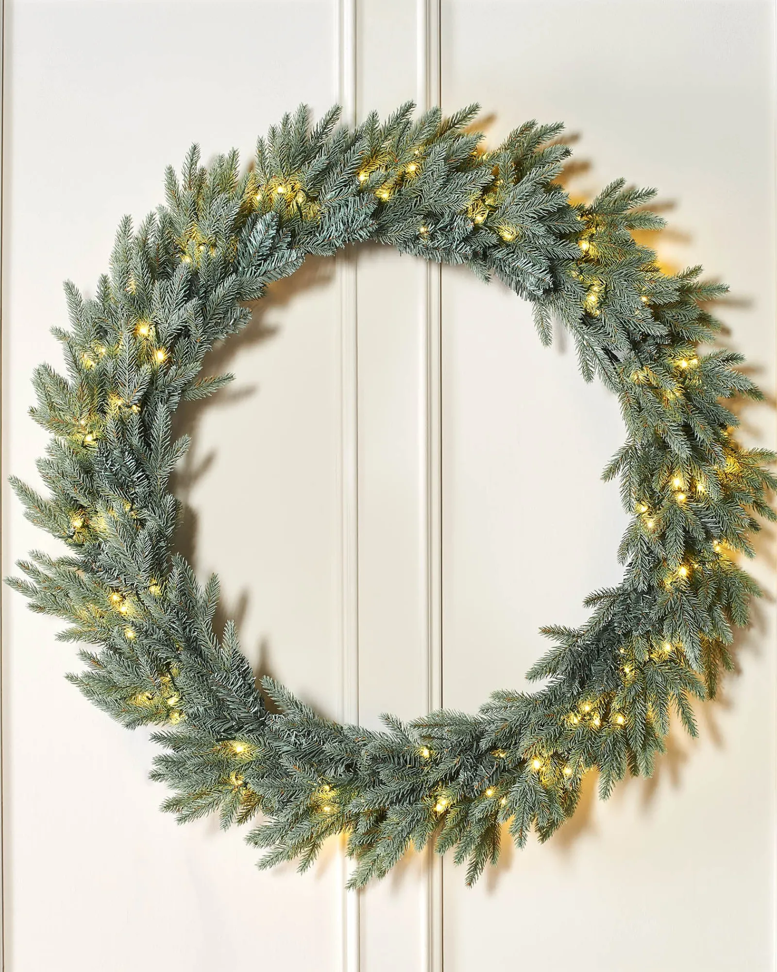 WeRChristmas Pre-Lit Mixed Pine Blue Wreath, 1 M