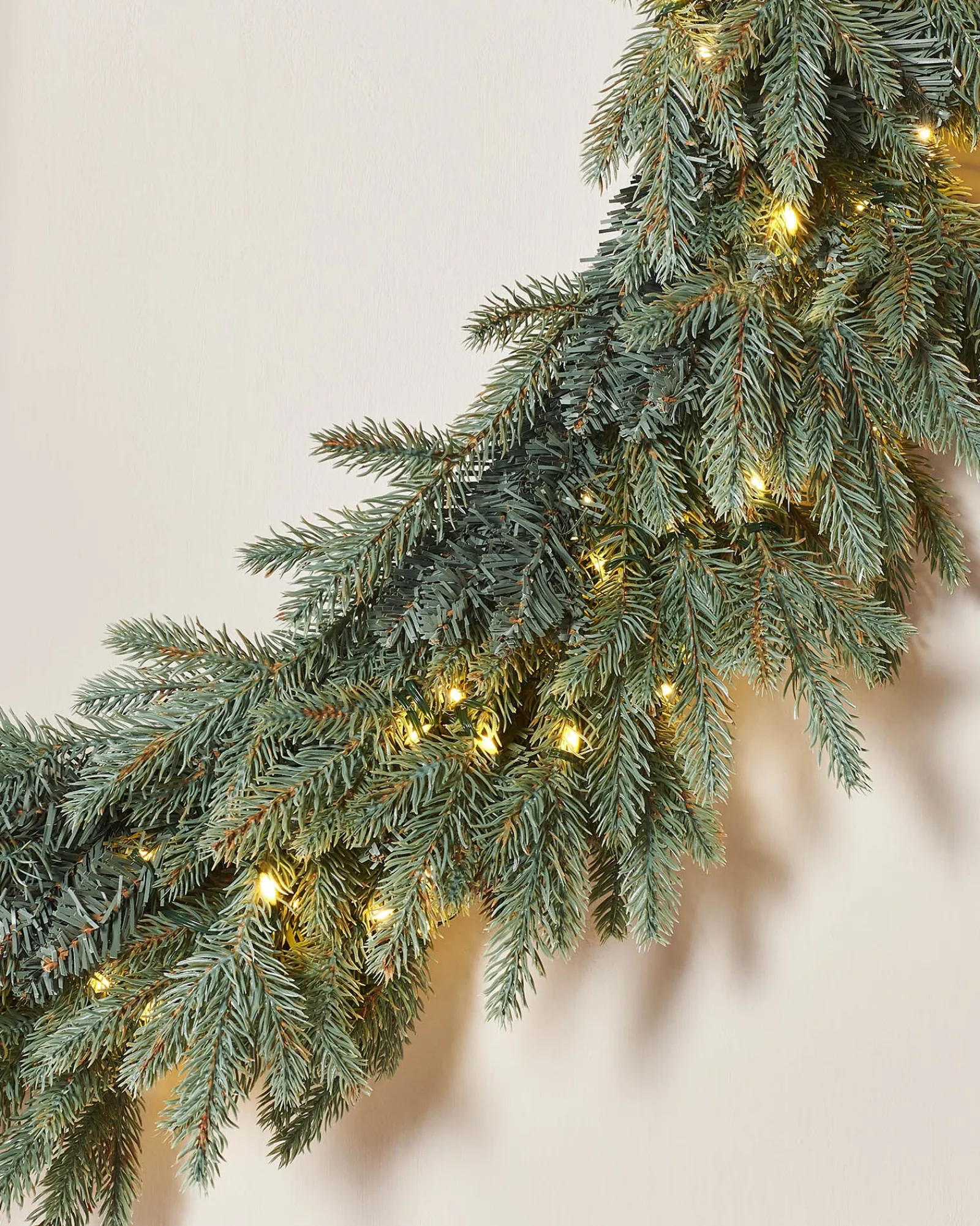 WeRChristmas Pre-Lit Mixed Pine Blue Wreath, 1 M