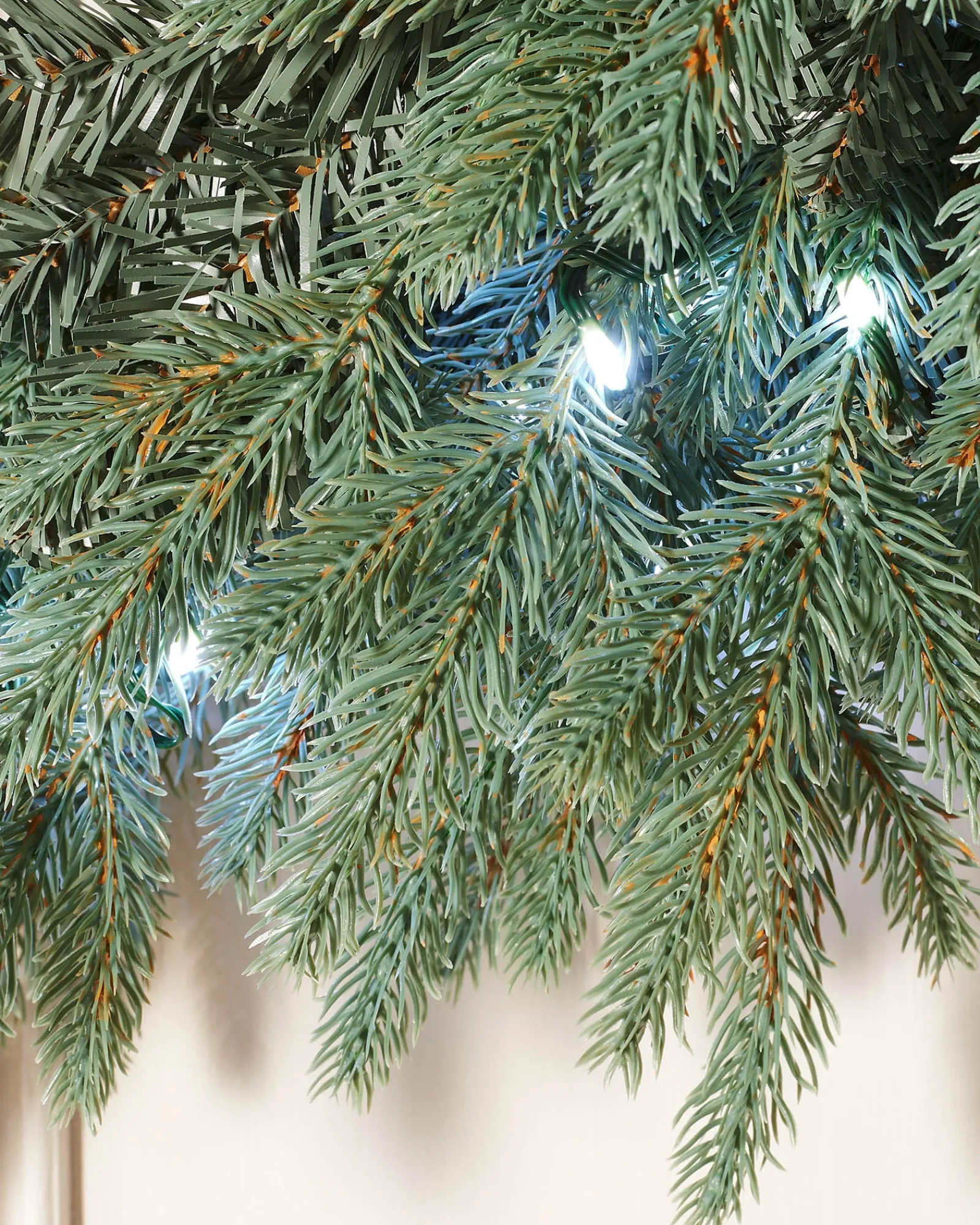 WeRChristmas Pre-Lit Mixed Pine Blue Wreath, 1 M
