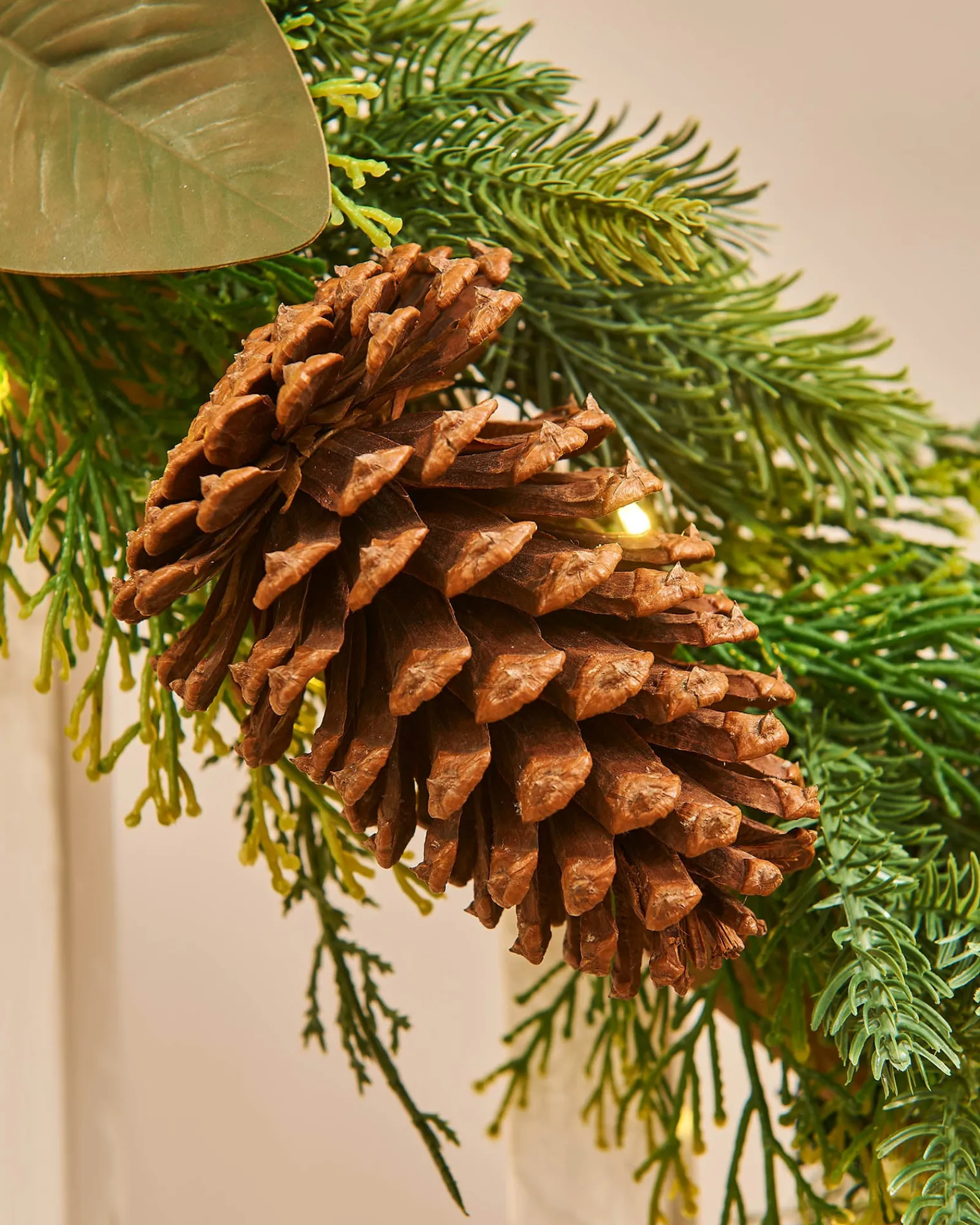 WeRChristmas Pre-Lit Mixed Tip Garland, Pinecones & Berries, 9 Ft
