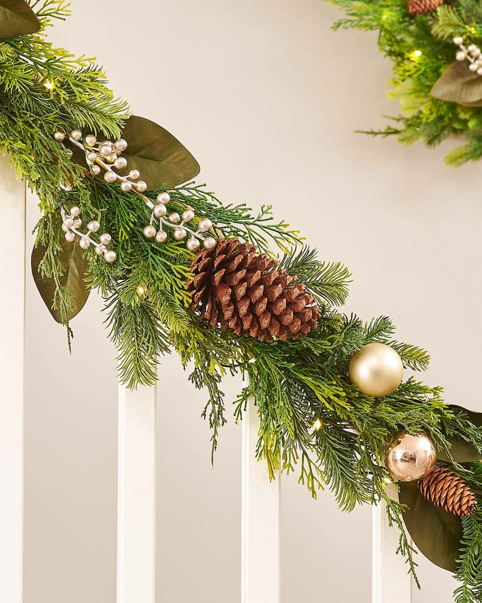 WeRChristmas Pre-Lit Mixed Tip Garland, Pinecones & Berries, 9 Ft