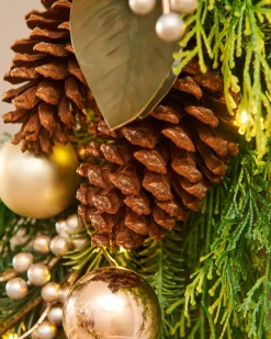 WeRChristmas Pre-Lit Mixed Tip Wreath, Pinecones & Berries, 76 Cm
