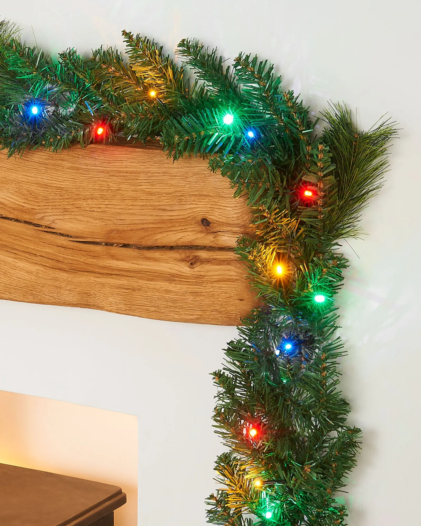 WeRChristmas Pre-Lit Multi-Coloured LEDs Garland, 9 Ft