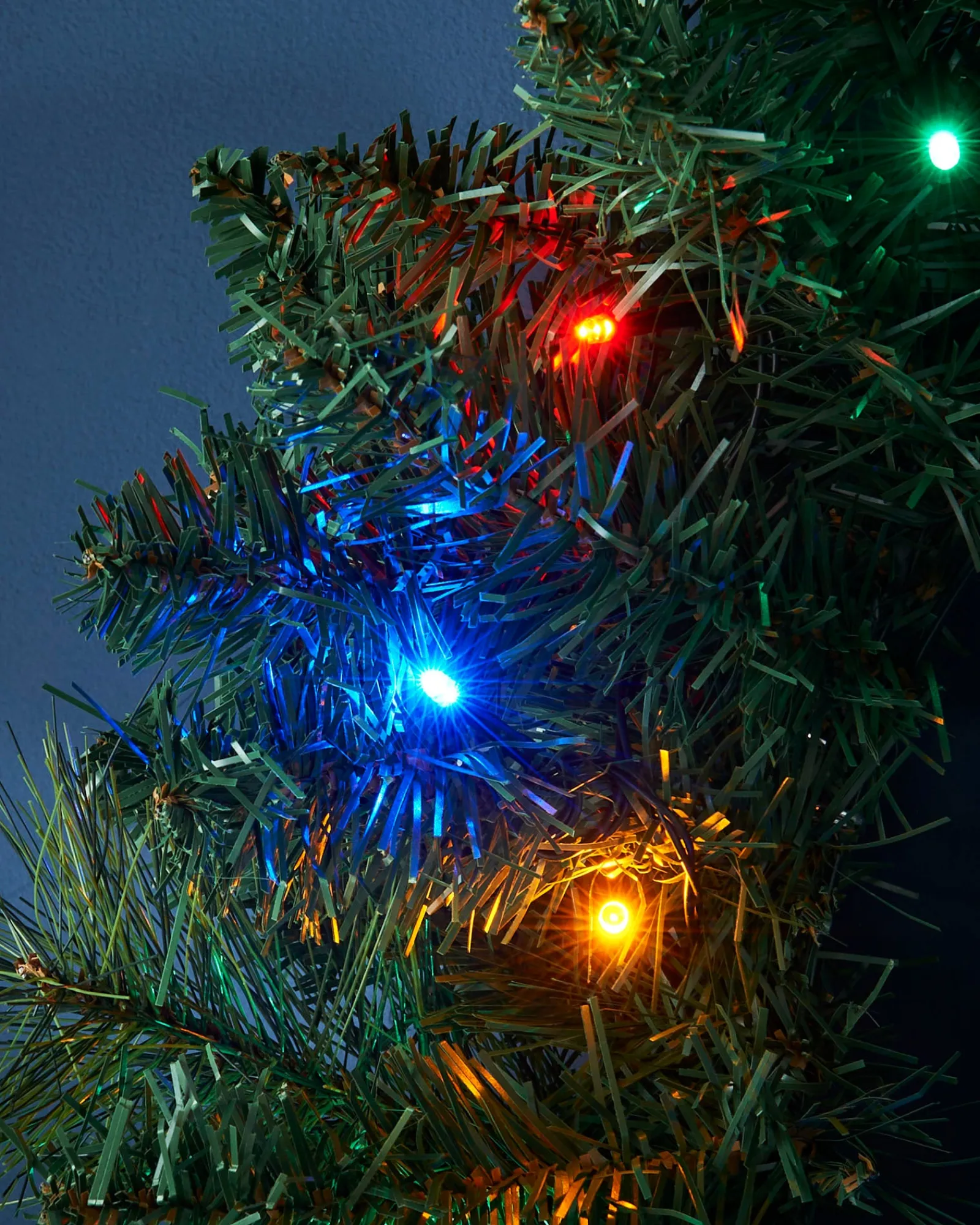 WeRChristmas Pre-Lit Multi-Coloured LEDs Wreath, 60 Cm