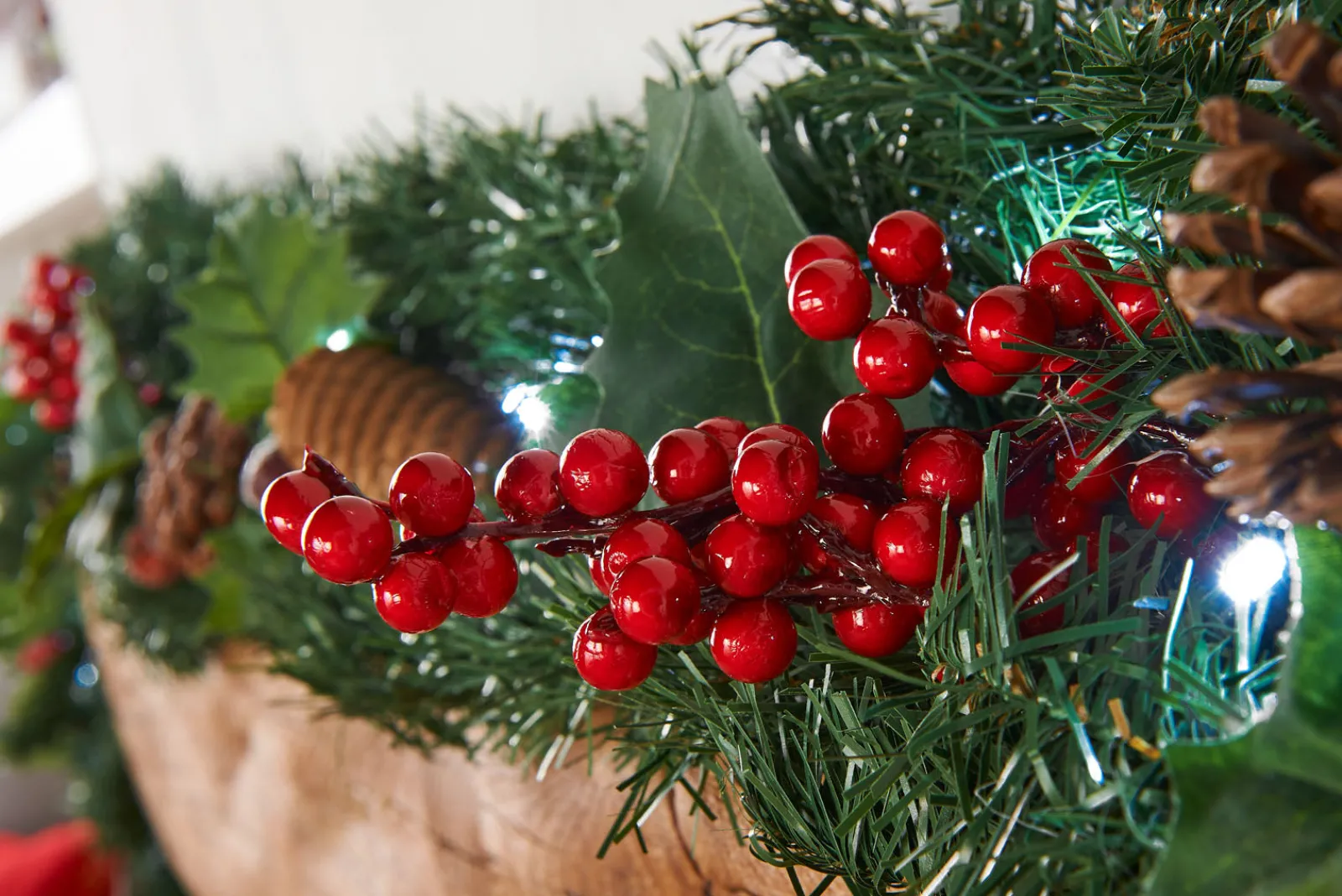 WeRChristmas Pre-Lit Multi-Function Decorated Garland, 9 Ft