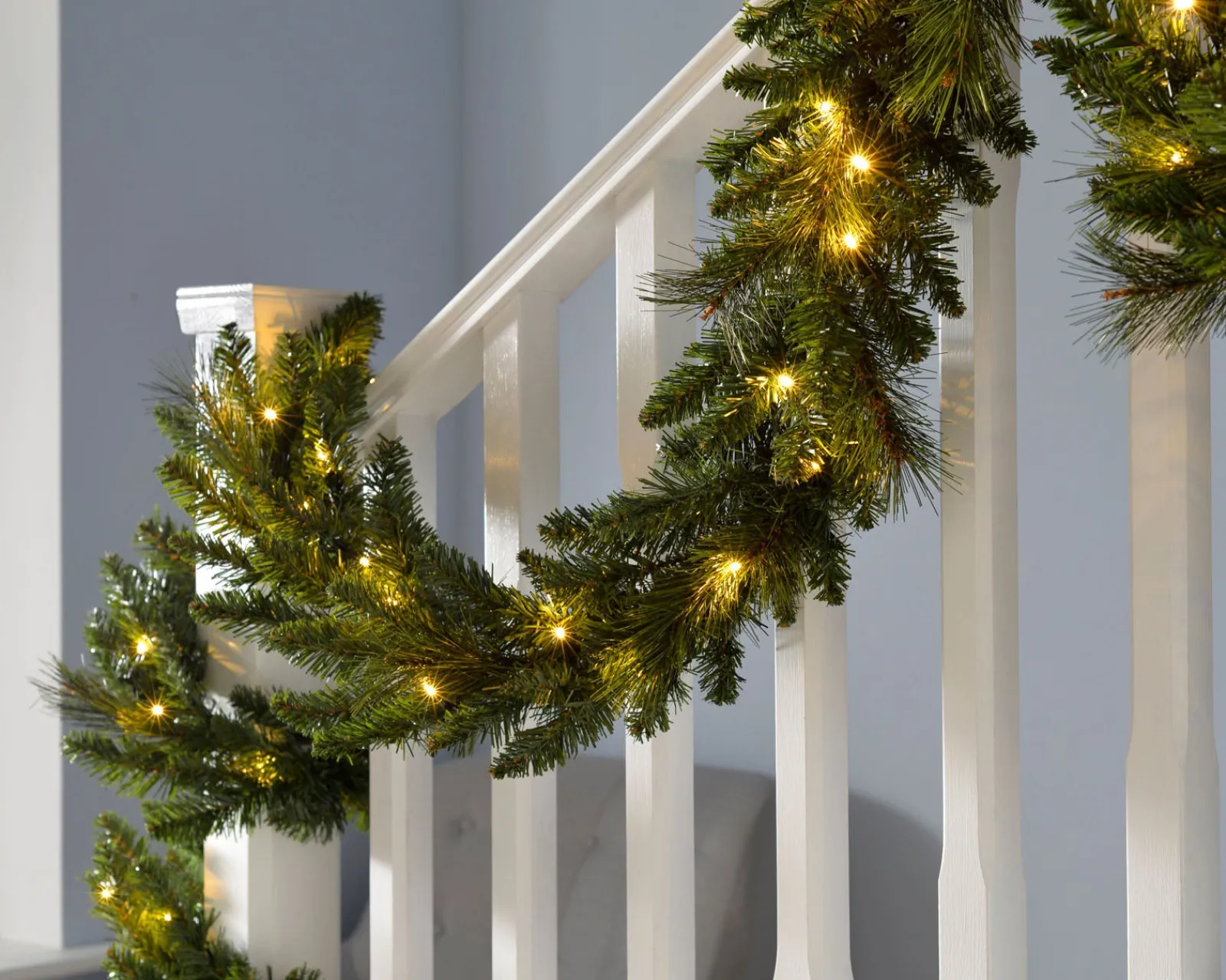 WeRChristmas Pre-Lit Multi-Function Garland, 18 Ft