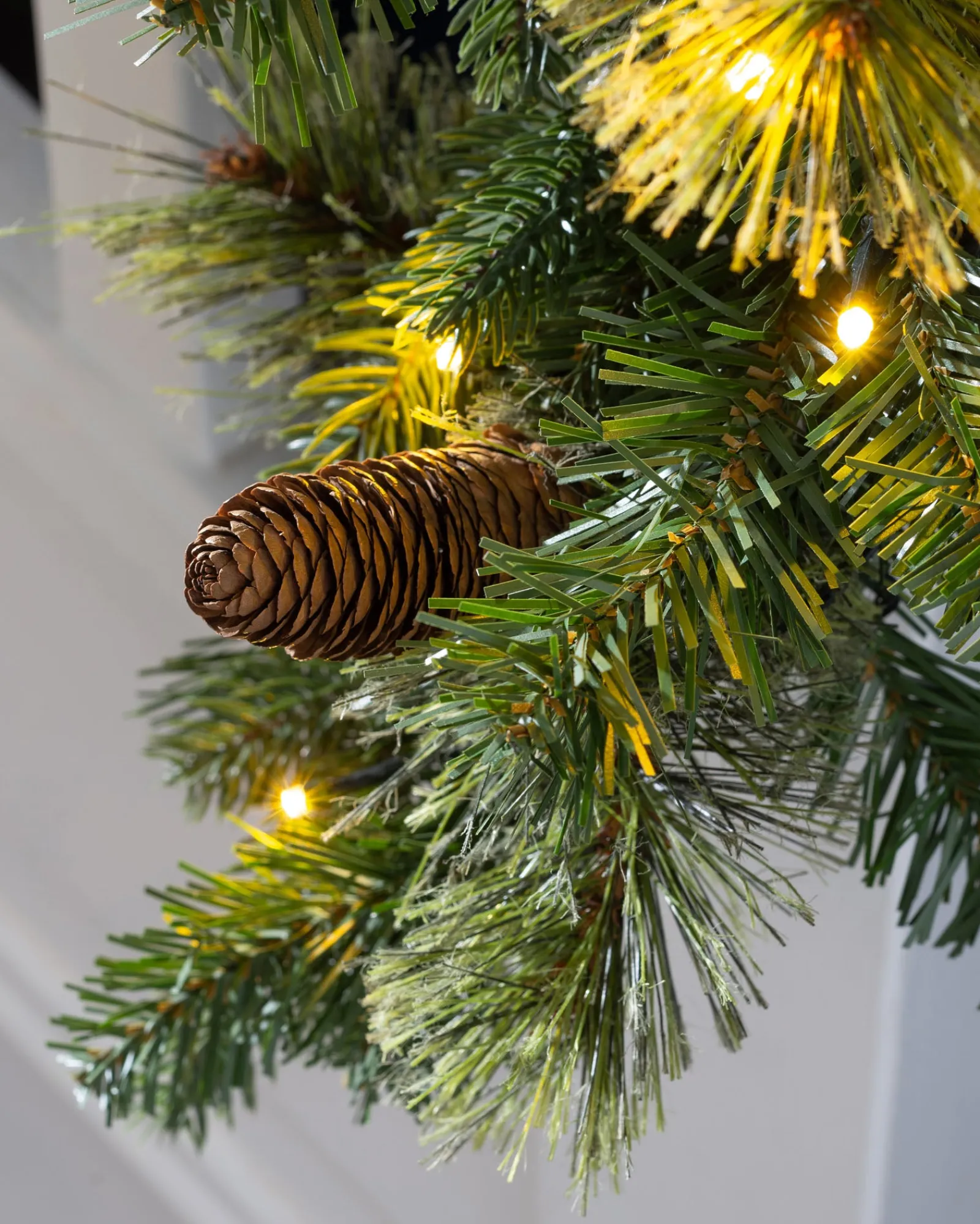 WeRChristmas Pre-Lit Natural Pine Garland, 9 Ft