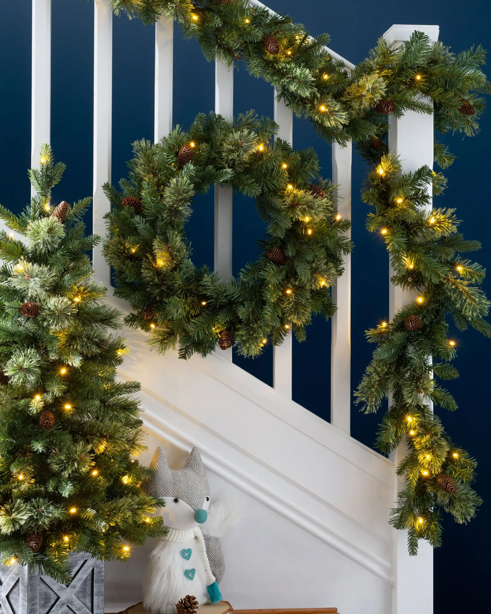 WeRChristmas Pre-Lit Natural Pine Garland, 9 Ft
