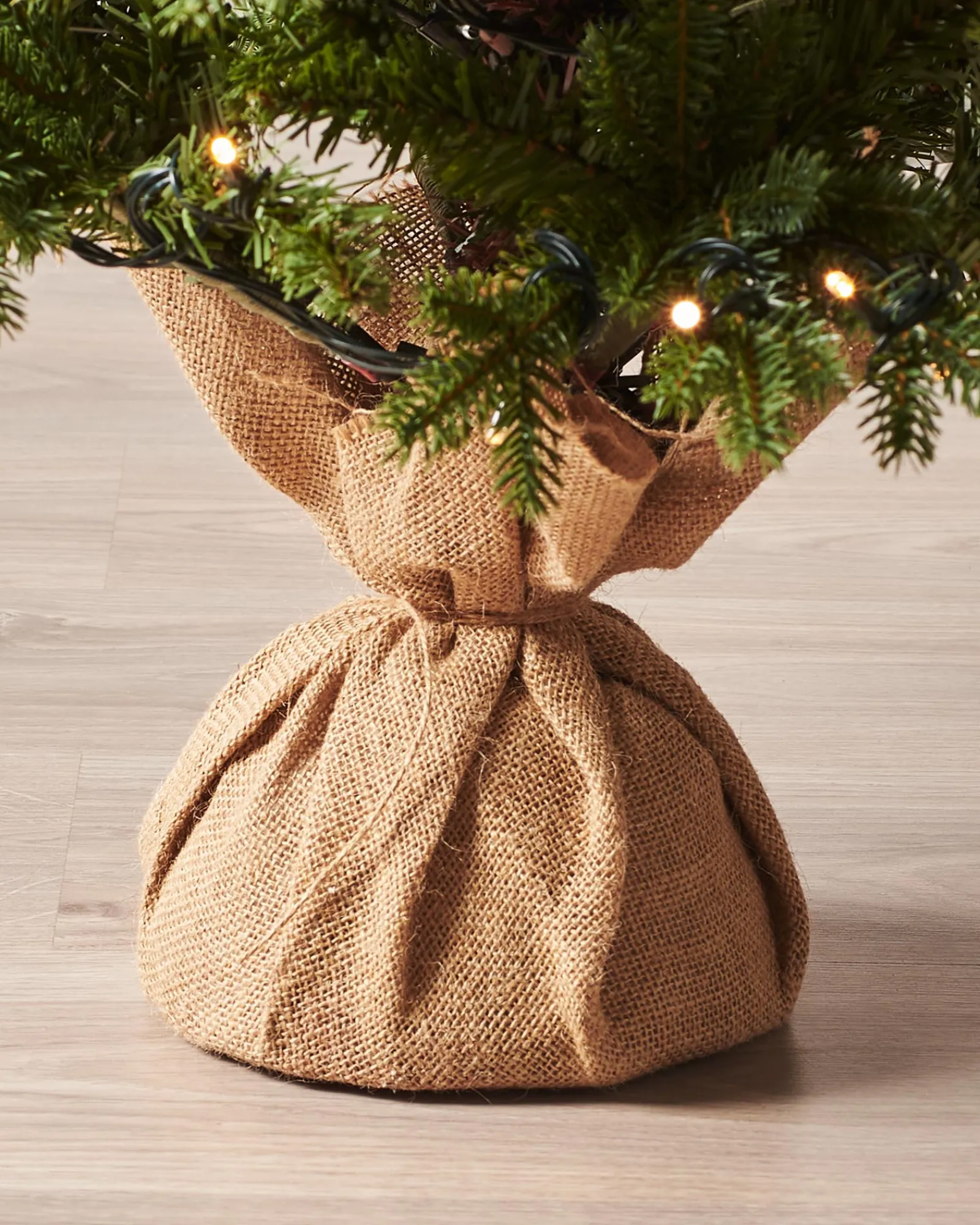 WeRChristmas Pre-Lit Norway Spruce Potted Christmas Tree, 4 Ft