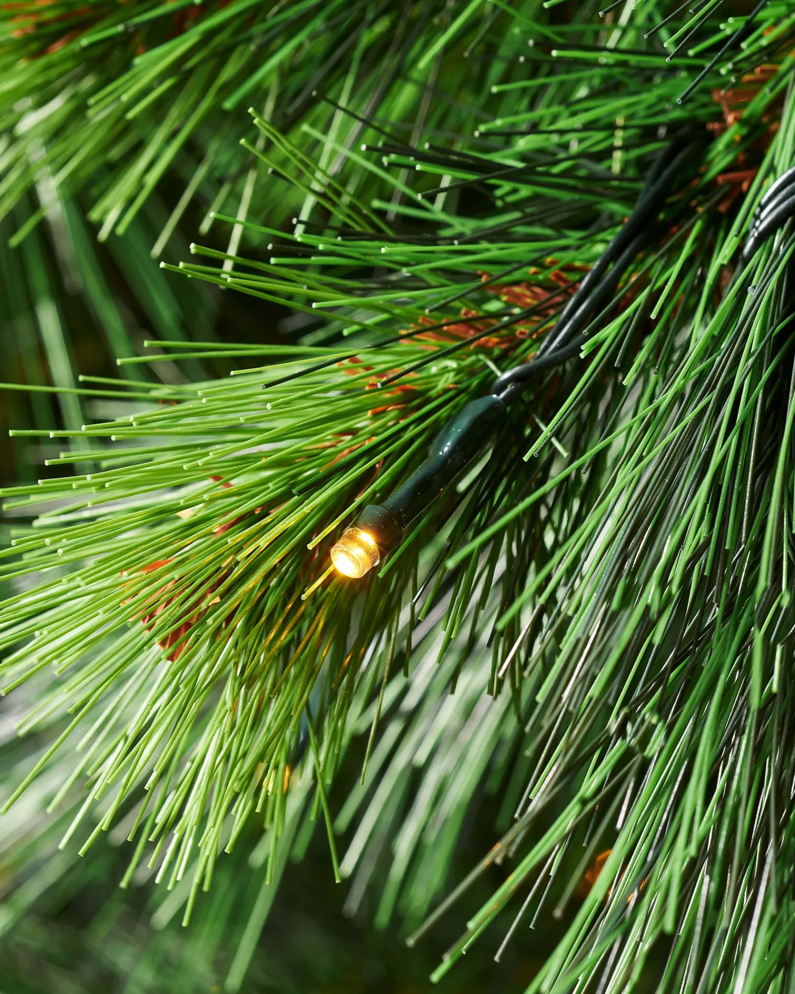 WeRChristmas Pre-Lit Portland Spruce Christmas Tree, 7.5 Ft