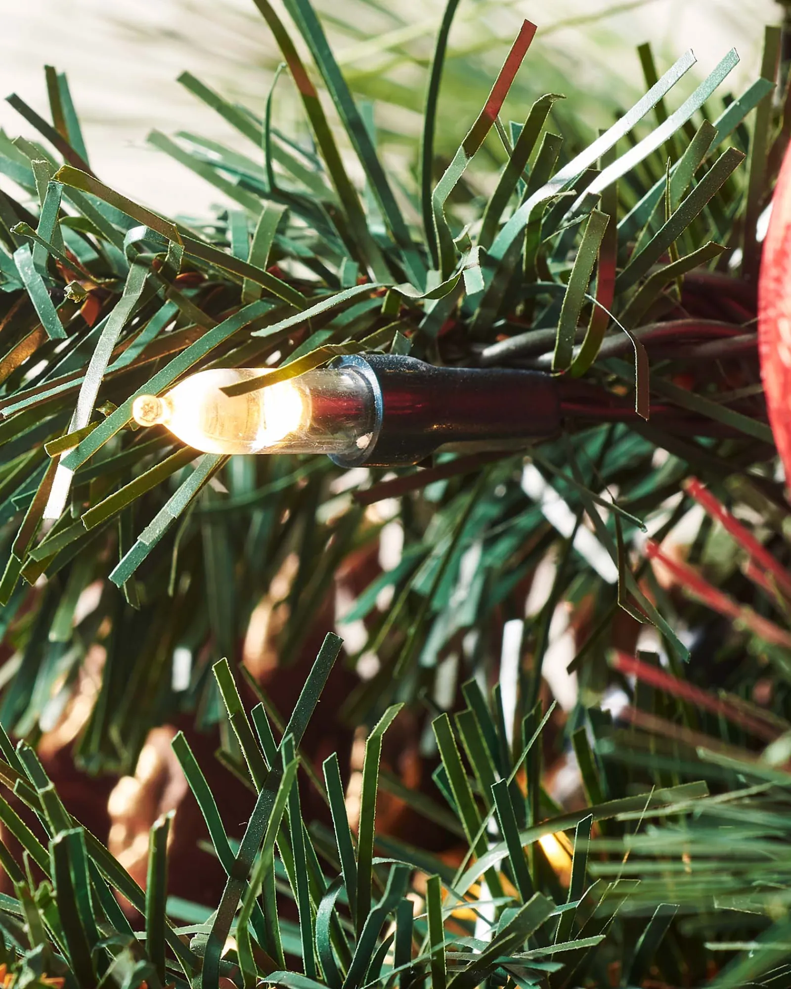 WeRChristmas Pre-Lit Potted Christmas Tree, 4 Ft