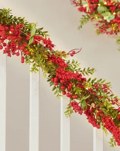 WeRChristmas Pre-Lit Red Berry Garland, 9 Ft