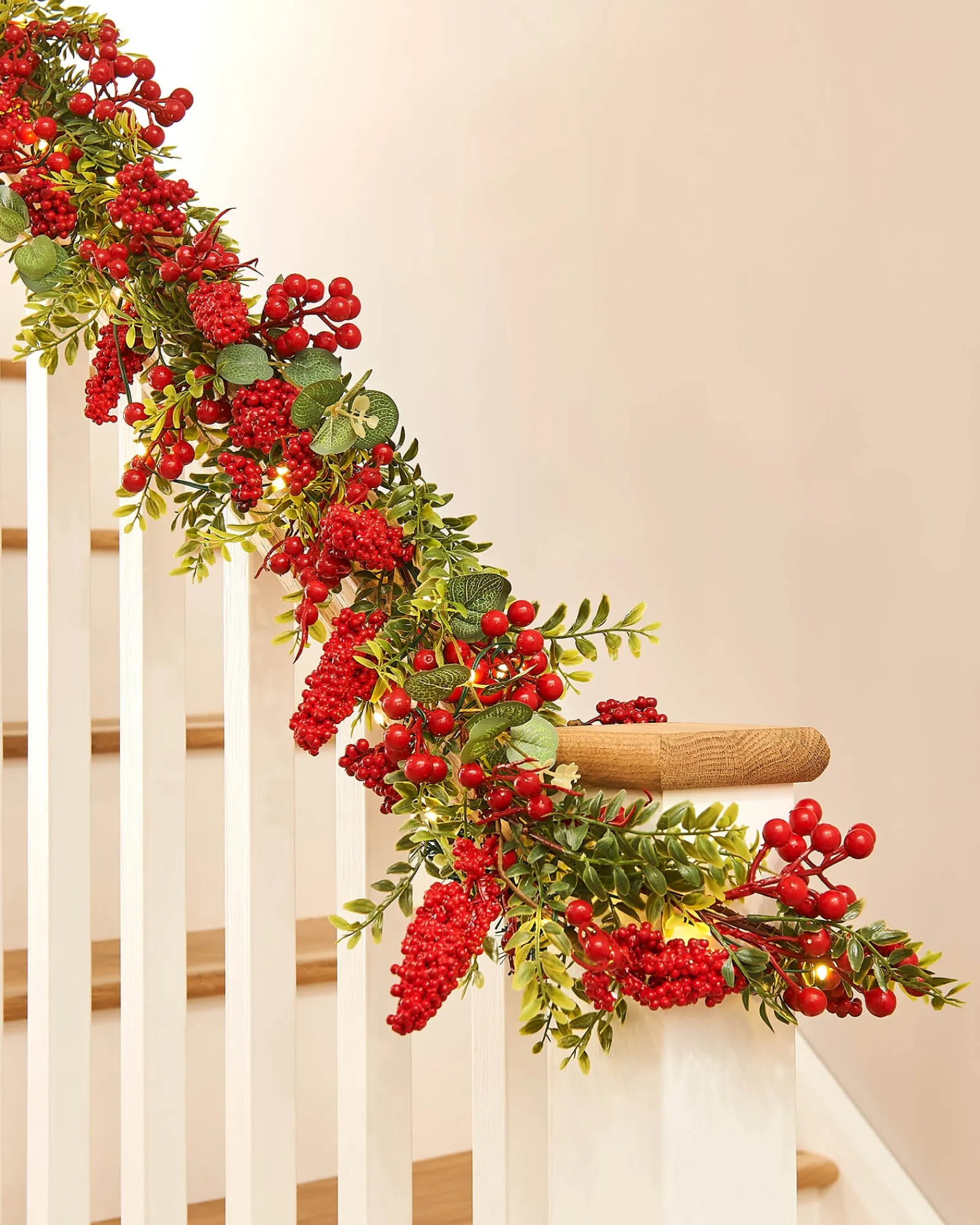 WeRChristmas Pre-Lit Red Berry Garland, 9 Ft