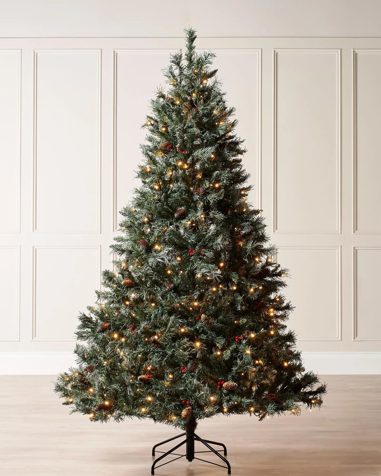 WeRChristmas Pre-Lit Scandinavian Spruce Pinecones & Berries Christmas Tree, 6 Ft