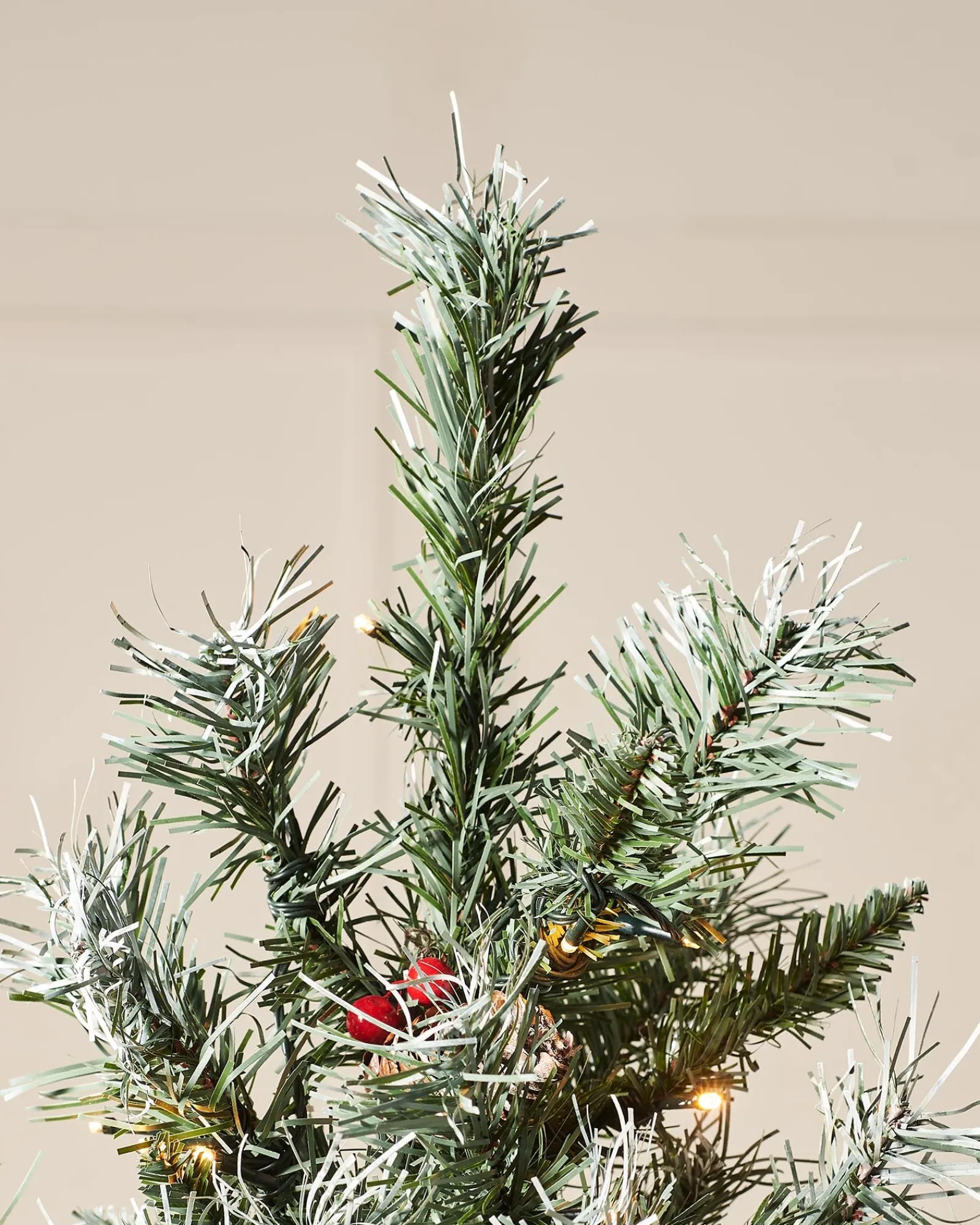 WeRChristmas Pre-Lit Scandinavian Spruce Pinecones & Berries Christmas Tree, 6 Ft