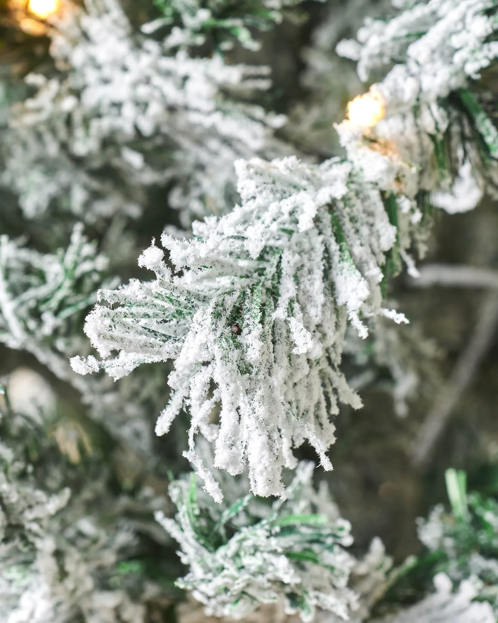 WeRChristmas Pre-Lit Snow Flocked Mixed Pine Christmas Tree, 6 Ft