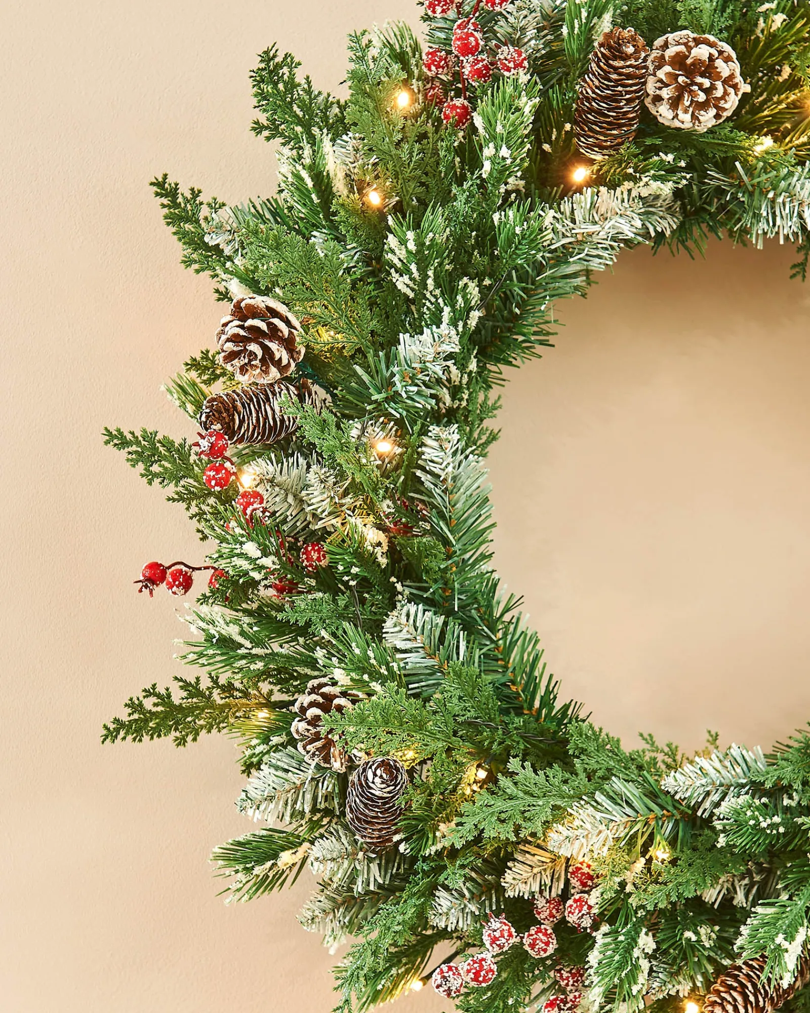 WeRChristmas Pre-Lit Snow Flocked Mixed Tip Wreath, 60 Cm