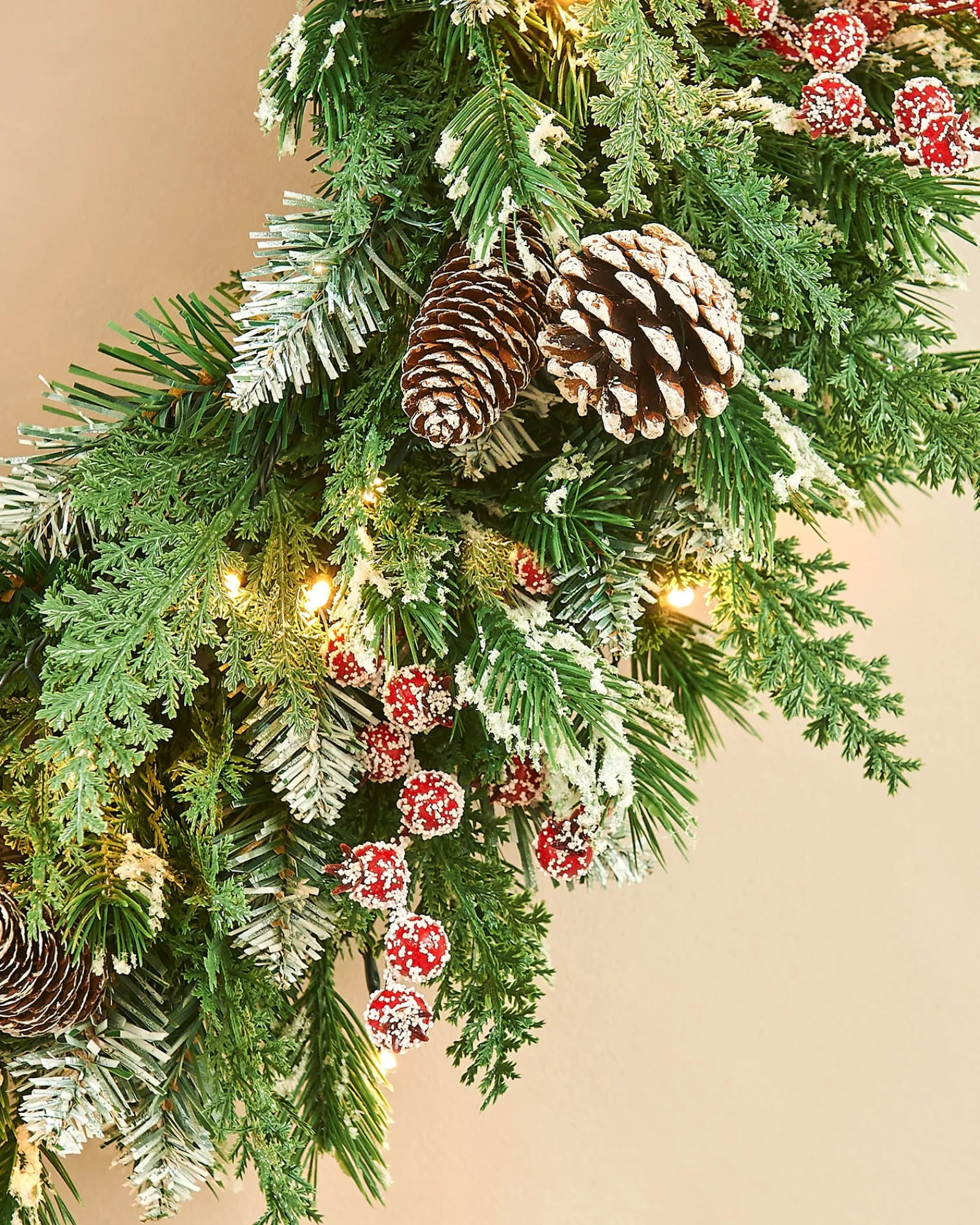 WeRChristmas Pre-Lit Snow Flocked Mixed Tip Wreath, 60 Cm