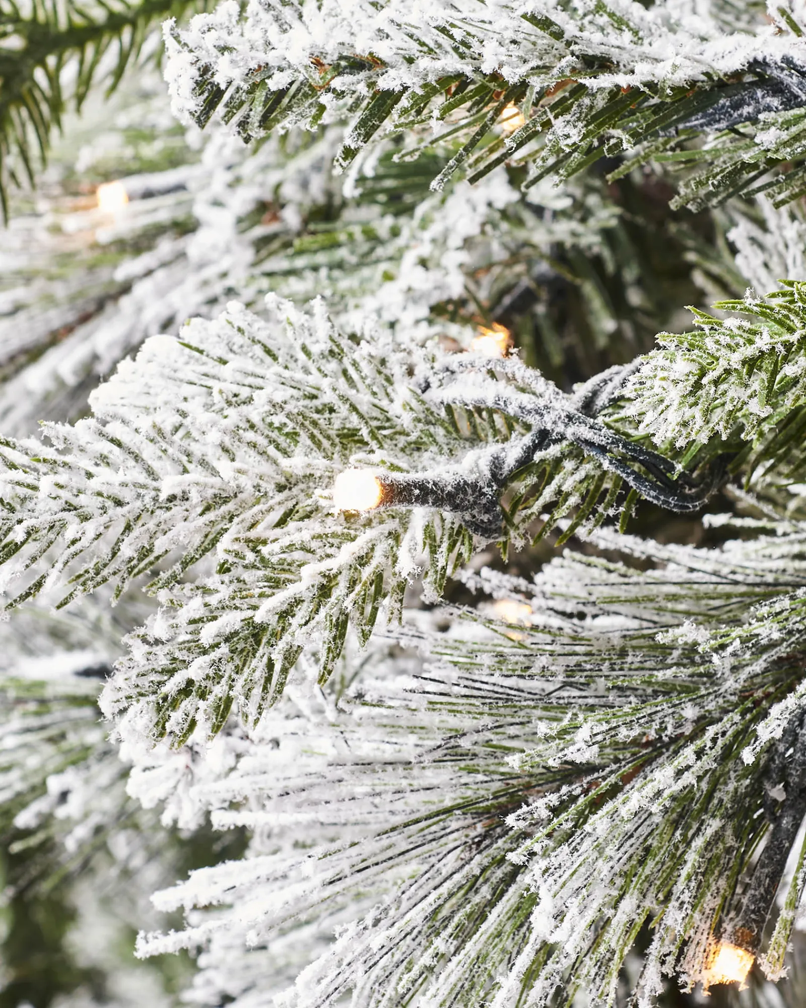 WeRChristmas Pre-Lit Snow Flocked Mixed Pine Christmas Tree, 6 Ft