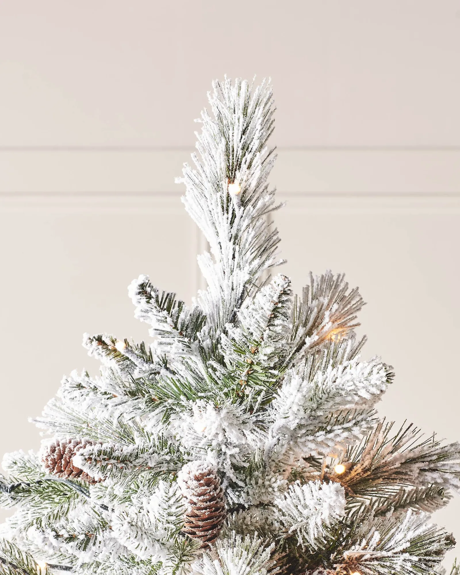WeRChristmas Pre-Lit Snow Flocked Mixed Pine Christmas Tree, 6 Ft