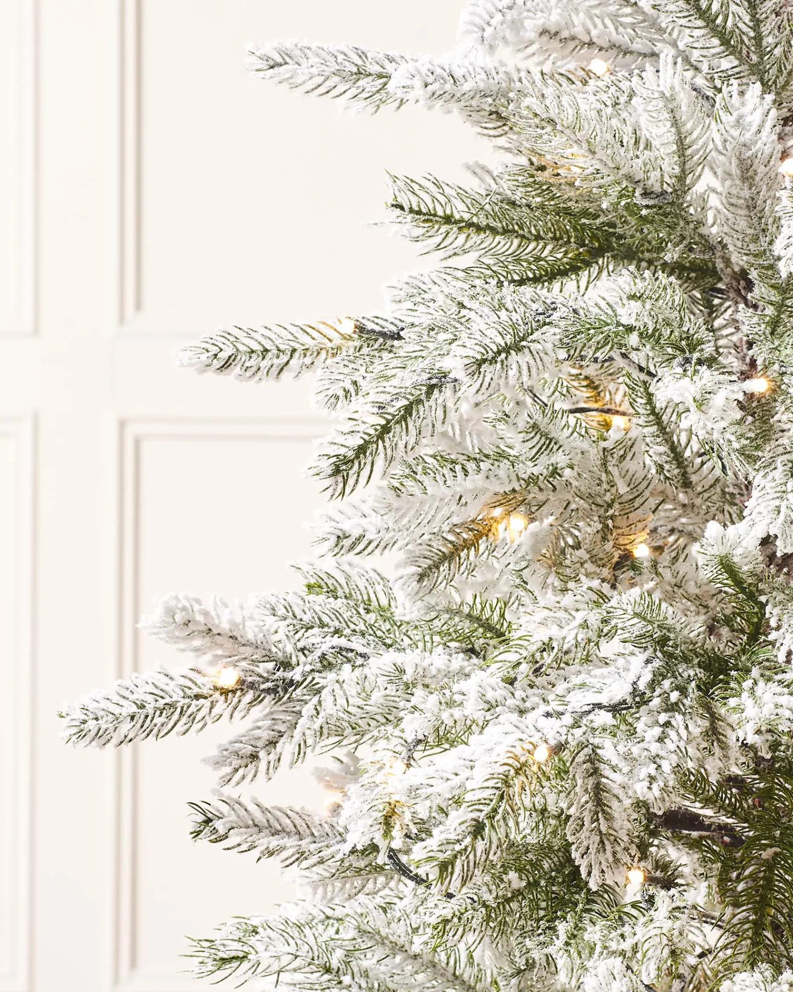 WeRChristmas Pre-Lit Snow Flocked Potted Christmas Tree, 4 Ft