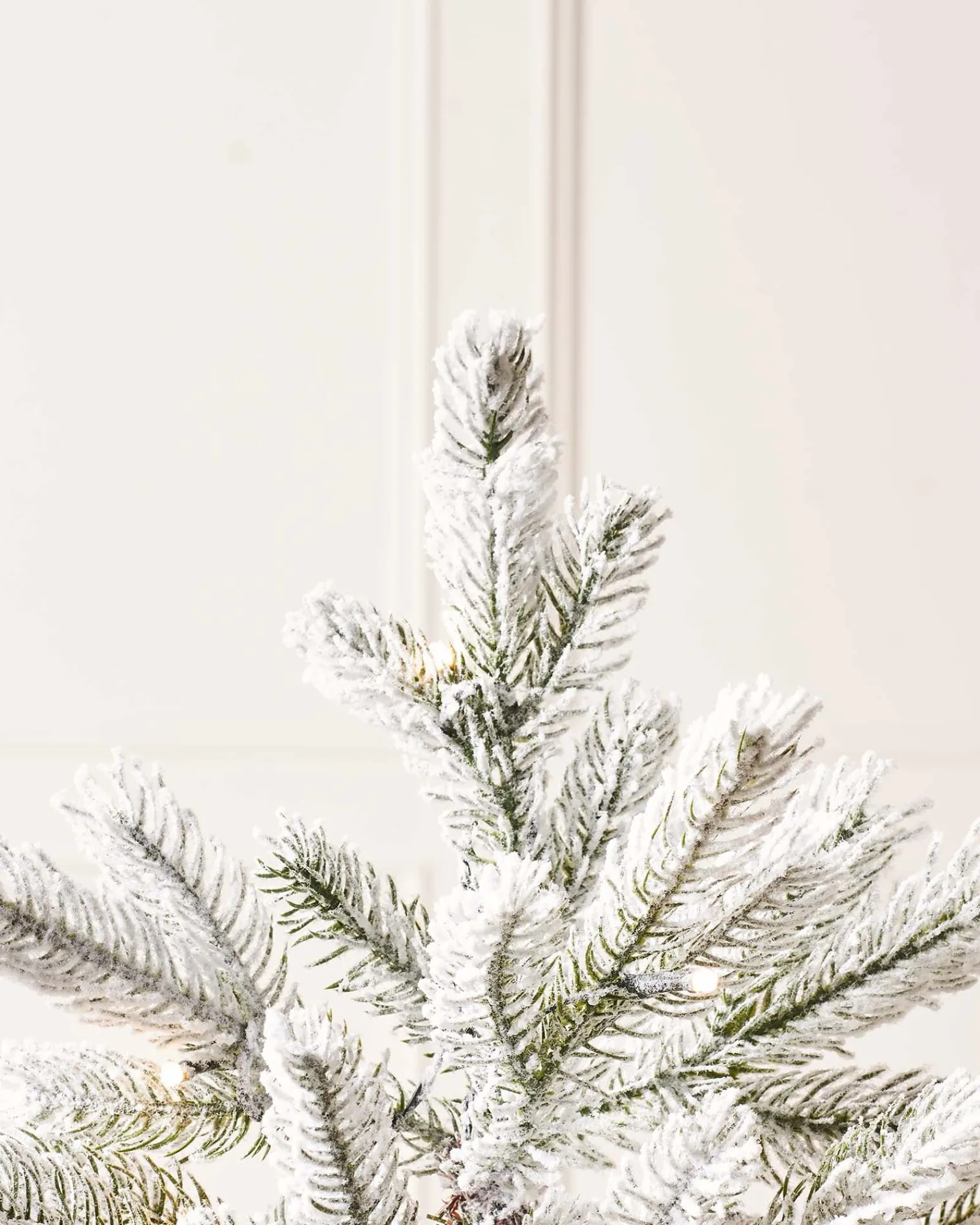 WeRChristmas Pre-Lit Snow Flocked Potted Christmas Tree, 4 Ft
