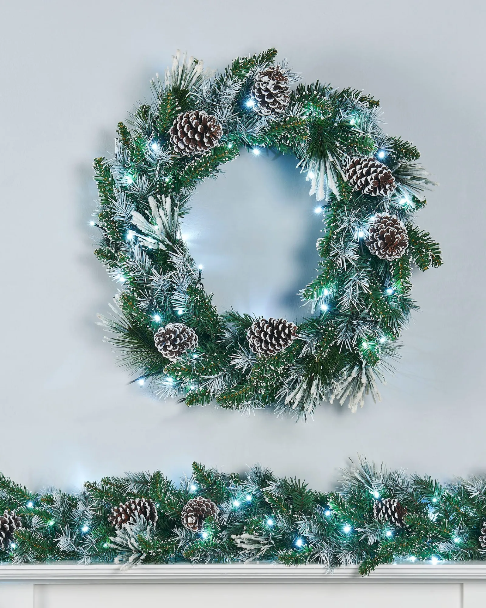 WeRChristmas Pre-Lit Snow Flocked Wreath, Pinecones, 60 Cm