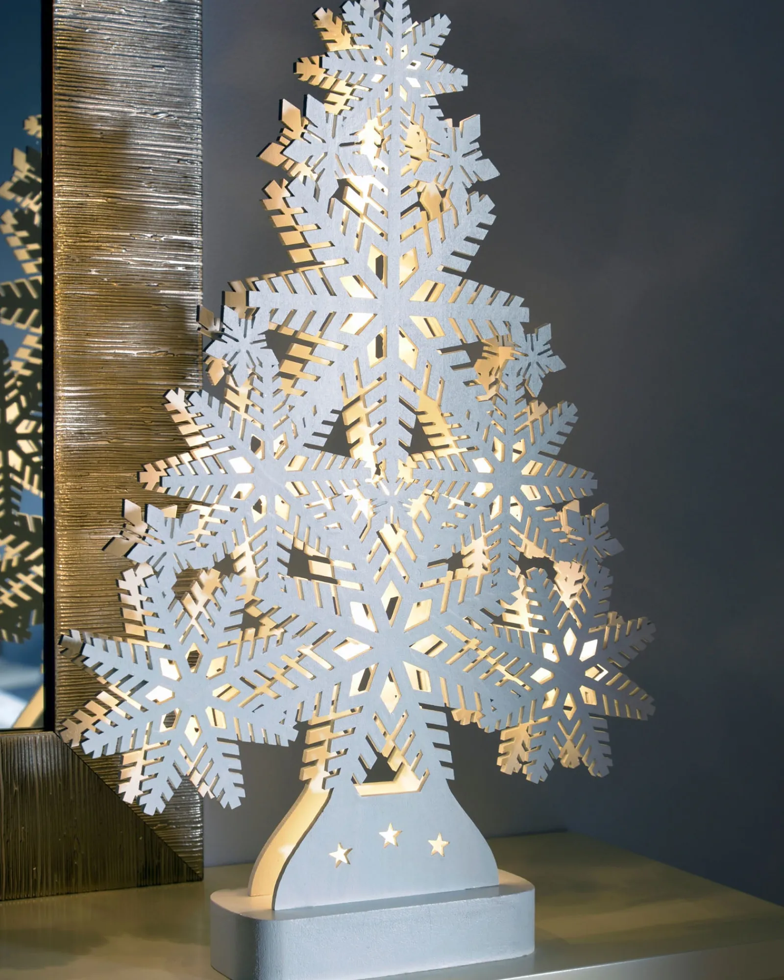WeRChristmas Pre-Lit Snowflake Tree Table Christmas Decoration, 39.5 Cm