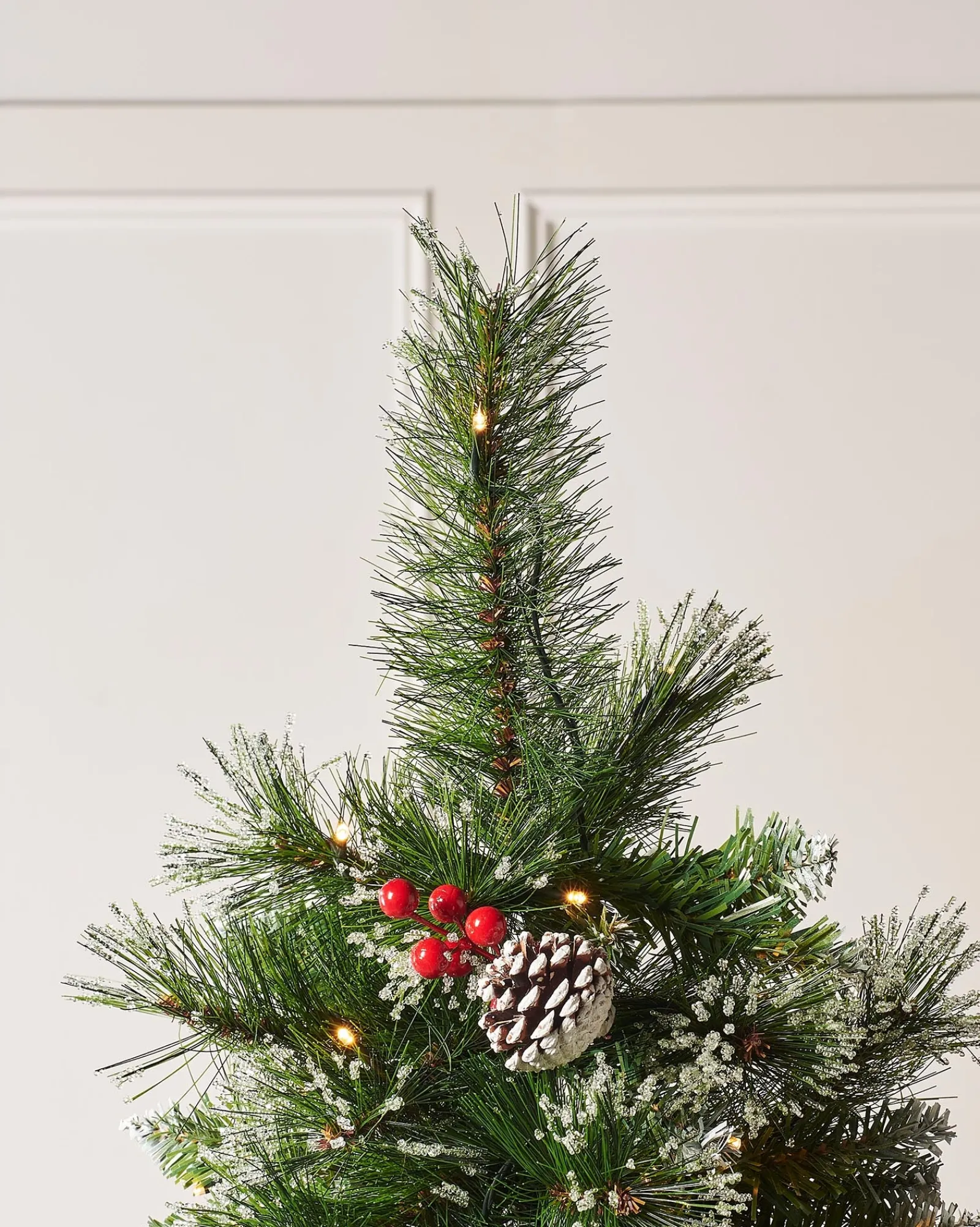 WeRChristmas Pre-Lit Victorian Frosted Berries & Pinecones Christmas Tree, 5 Ft
