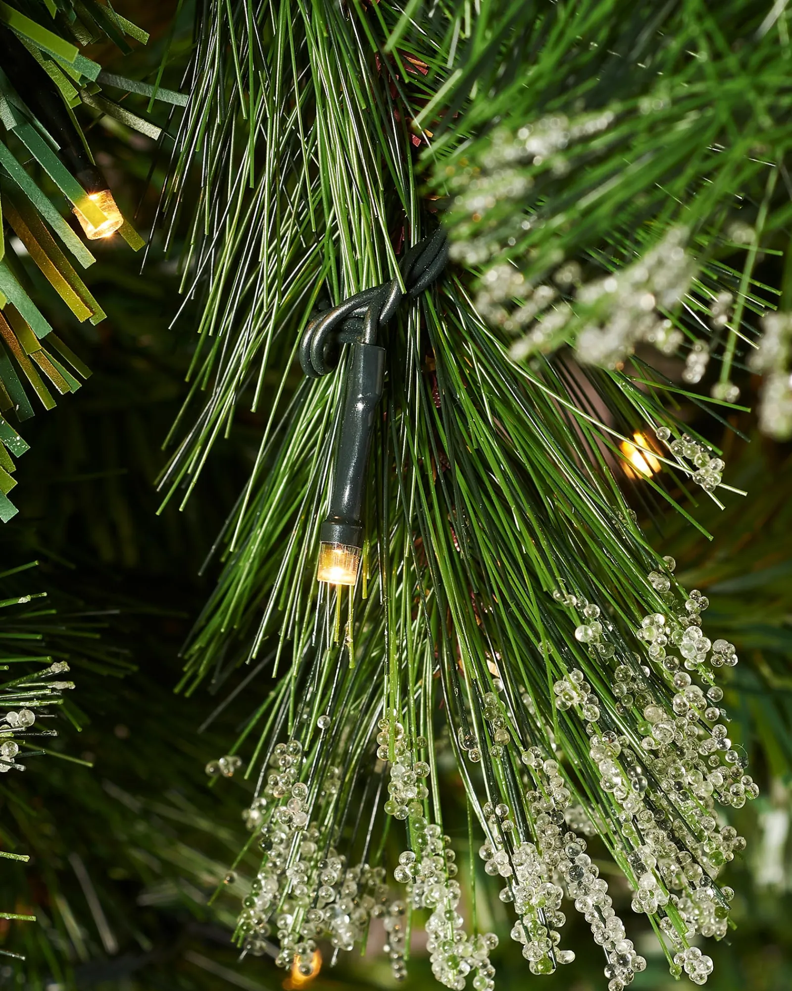 WeRChristmas Pre-Lit Victorian Frosted Berries & Pinecones Christmas Tree, 6 Ft