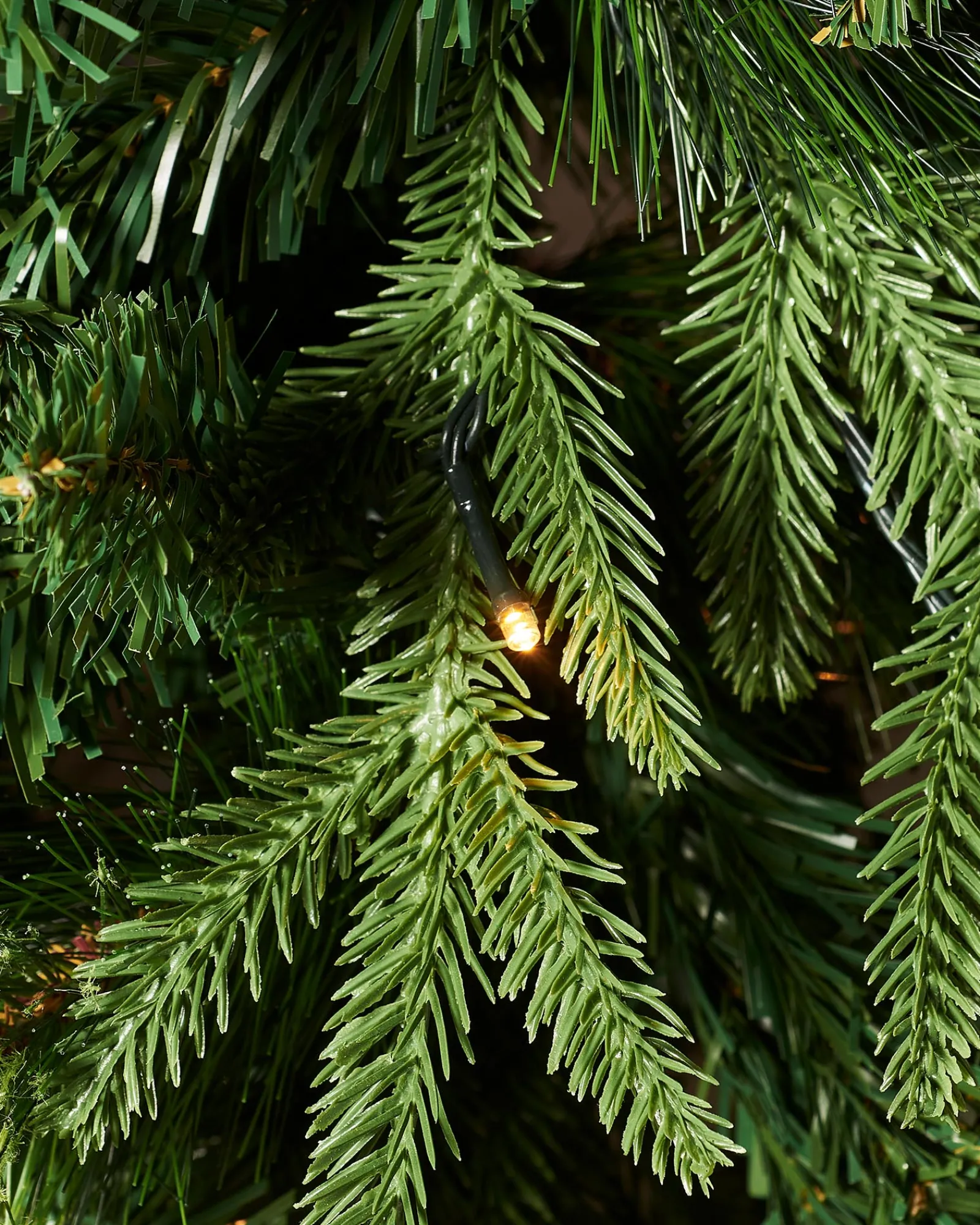 WeRChristmas Pre-Lit Victorian Mixed Tip Berries & Pinecones Christmas Tree, 7 Ft