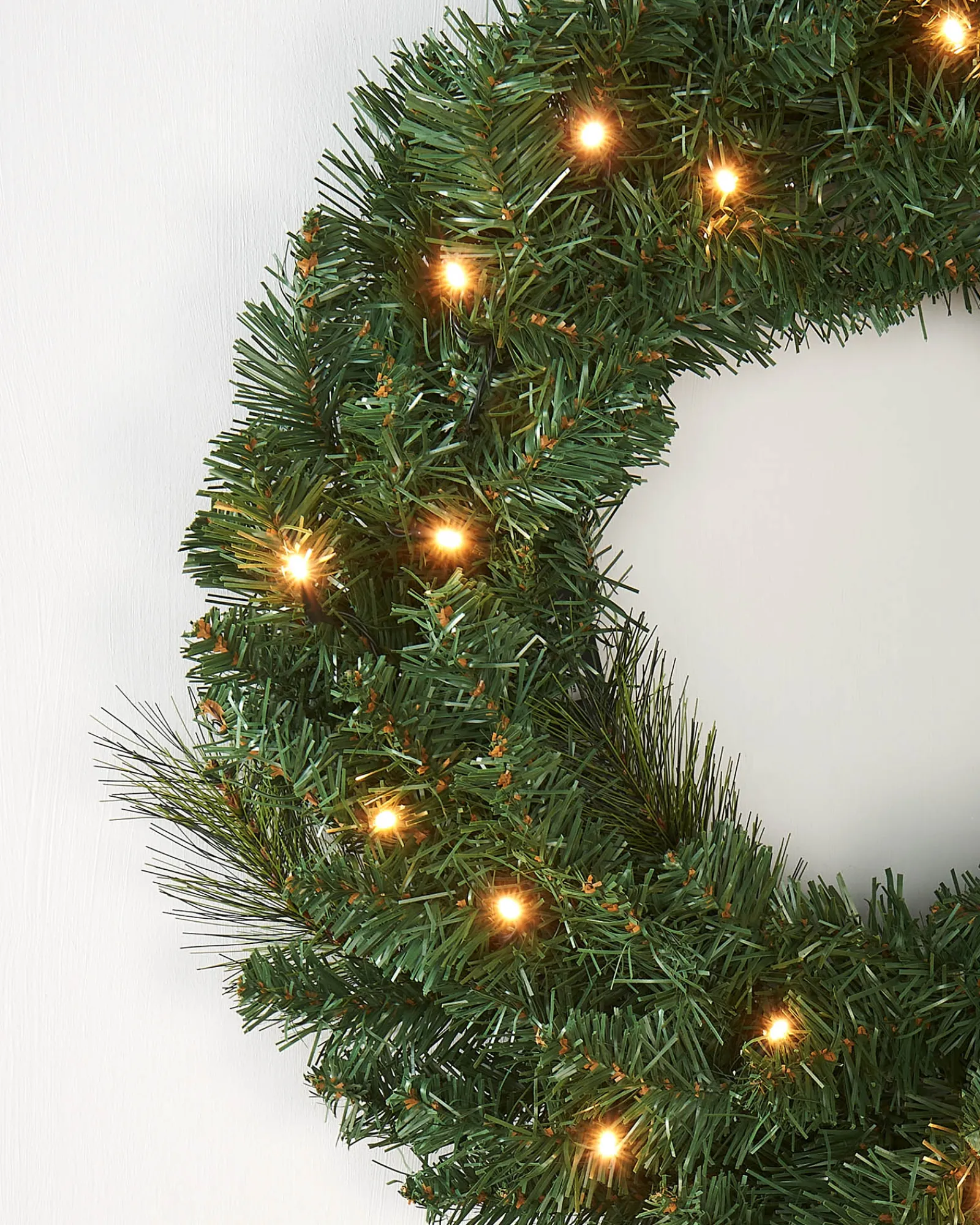 WeRChristmas Pre-Lit Wreath, 60 Cm