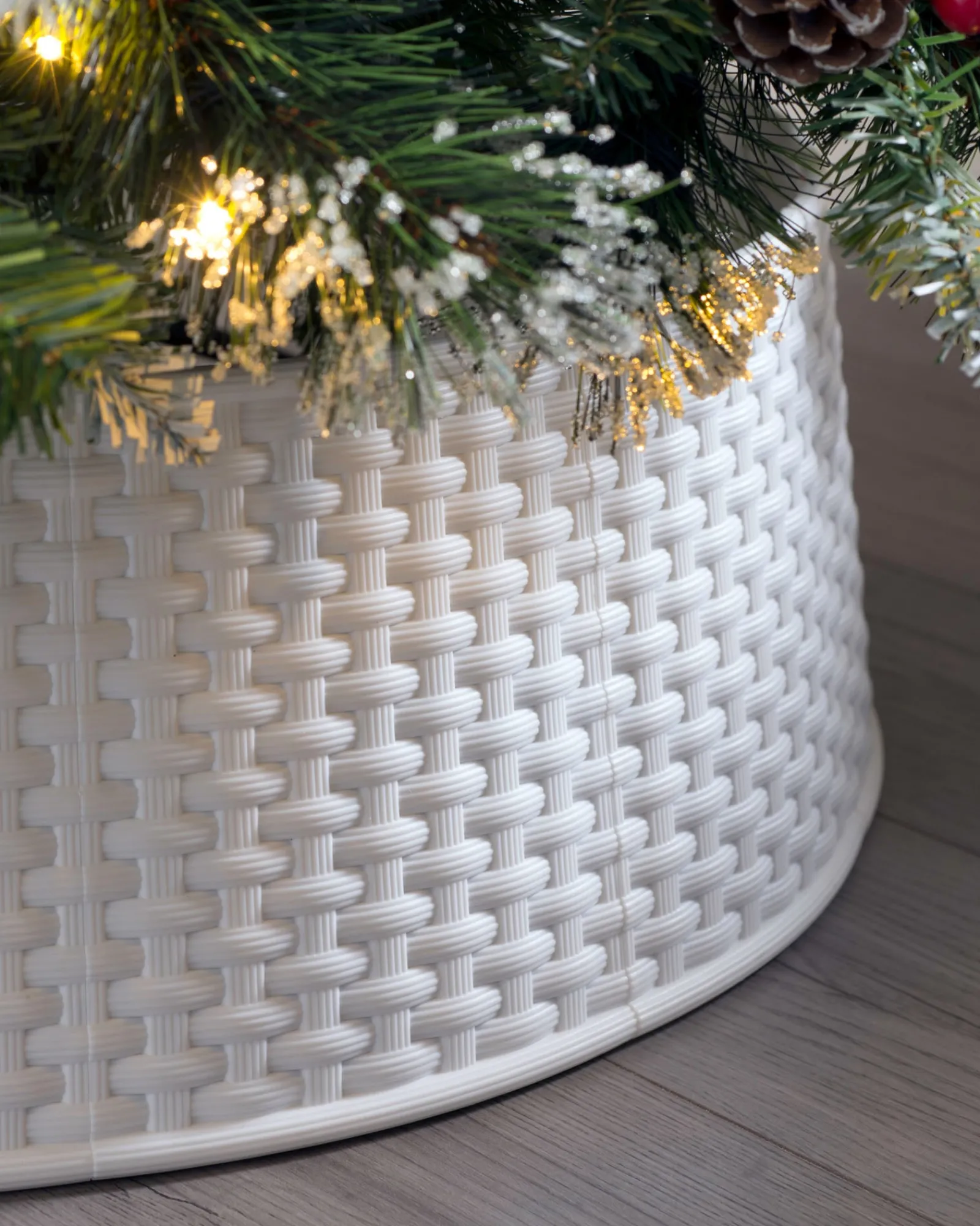 WeRChristmas Rattan Effect Tree Collar, White, 65 Cm