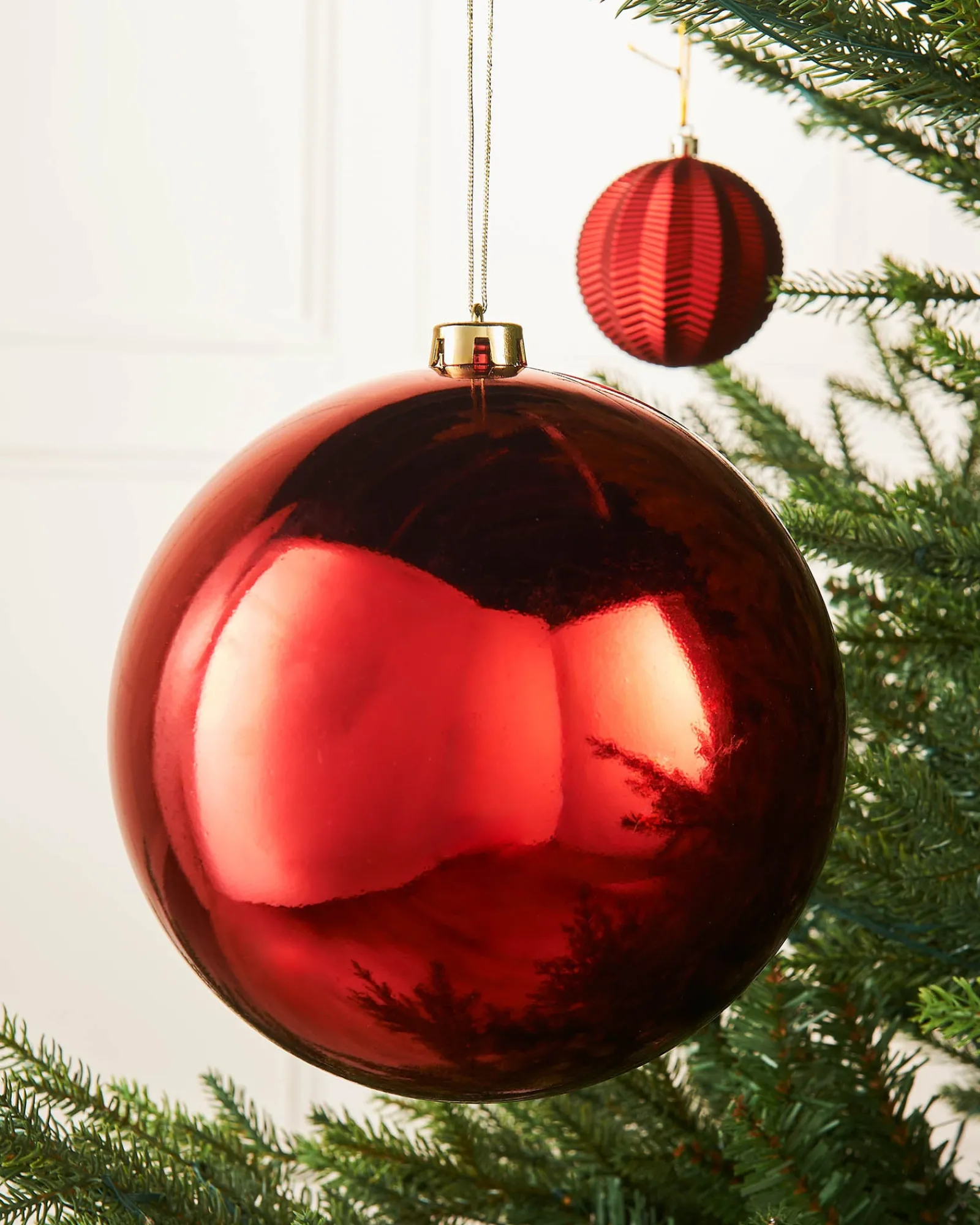 WeRChristmas Red Large Gloss Shatterproof Bauble, 20 Cm