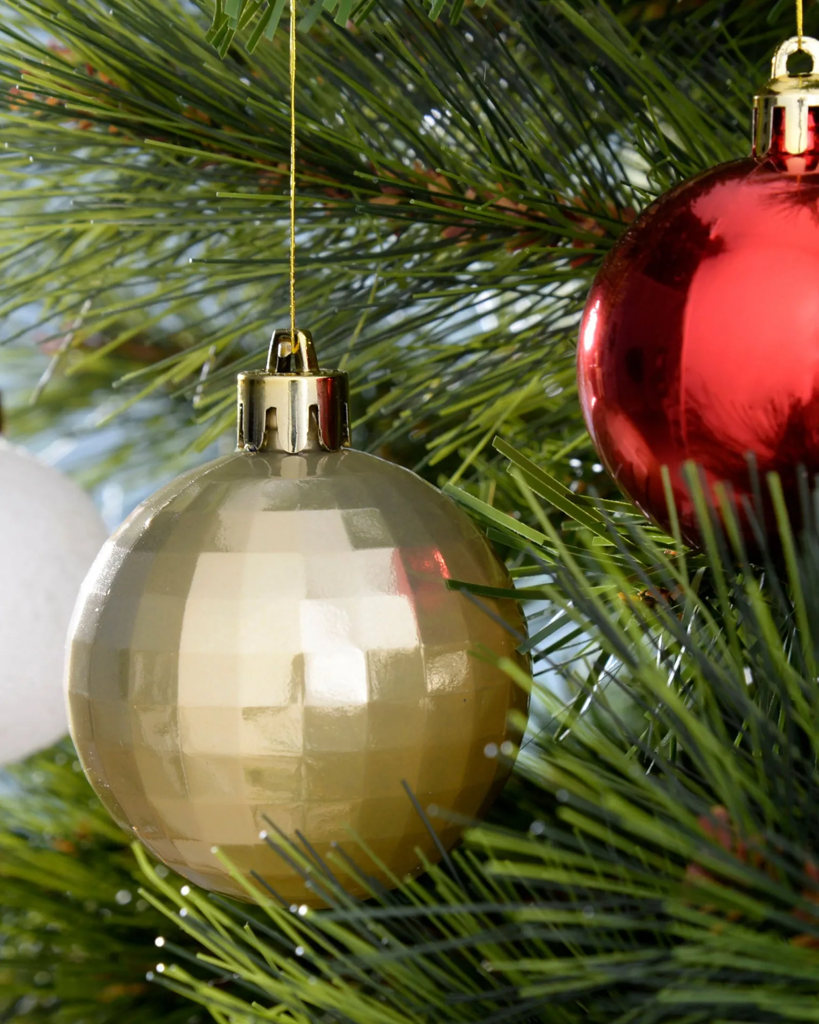 WeRChristmas Red/Gold Shatterproof Baubles Set, 50 Pack
