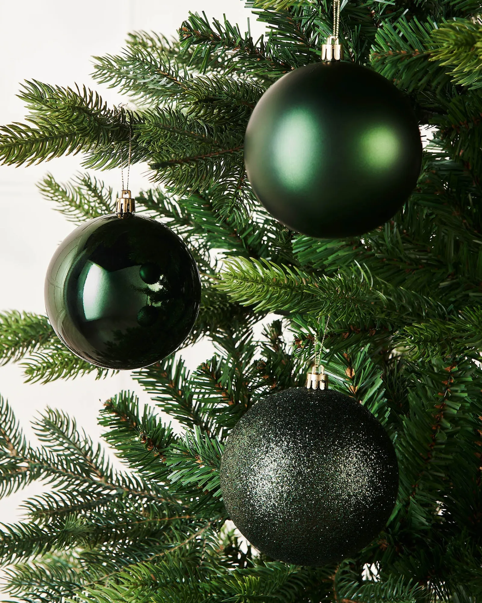 WeRChristmas Sage Green Shatterproof Baubles, 9 Pack, 10 Cm