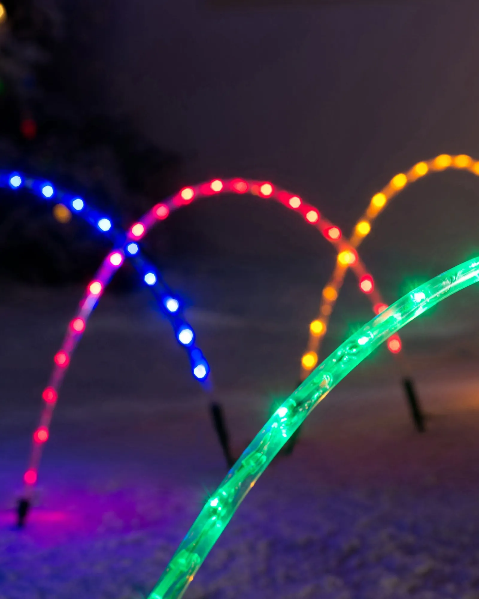 WeRChristmas Set Of 8 Pre-Lit Arch Pathway Chasing Lights, 92 Cm