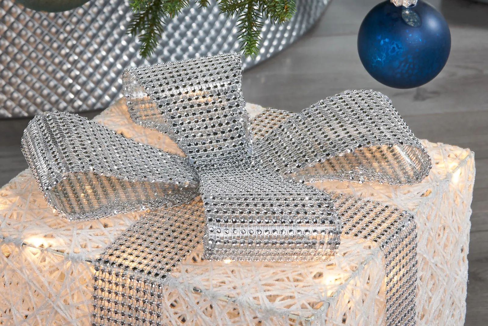 WeRChristmas Set Of 3 Pre-Lit Gift Boxes, White, 25 Cm