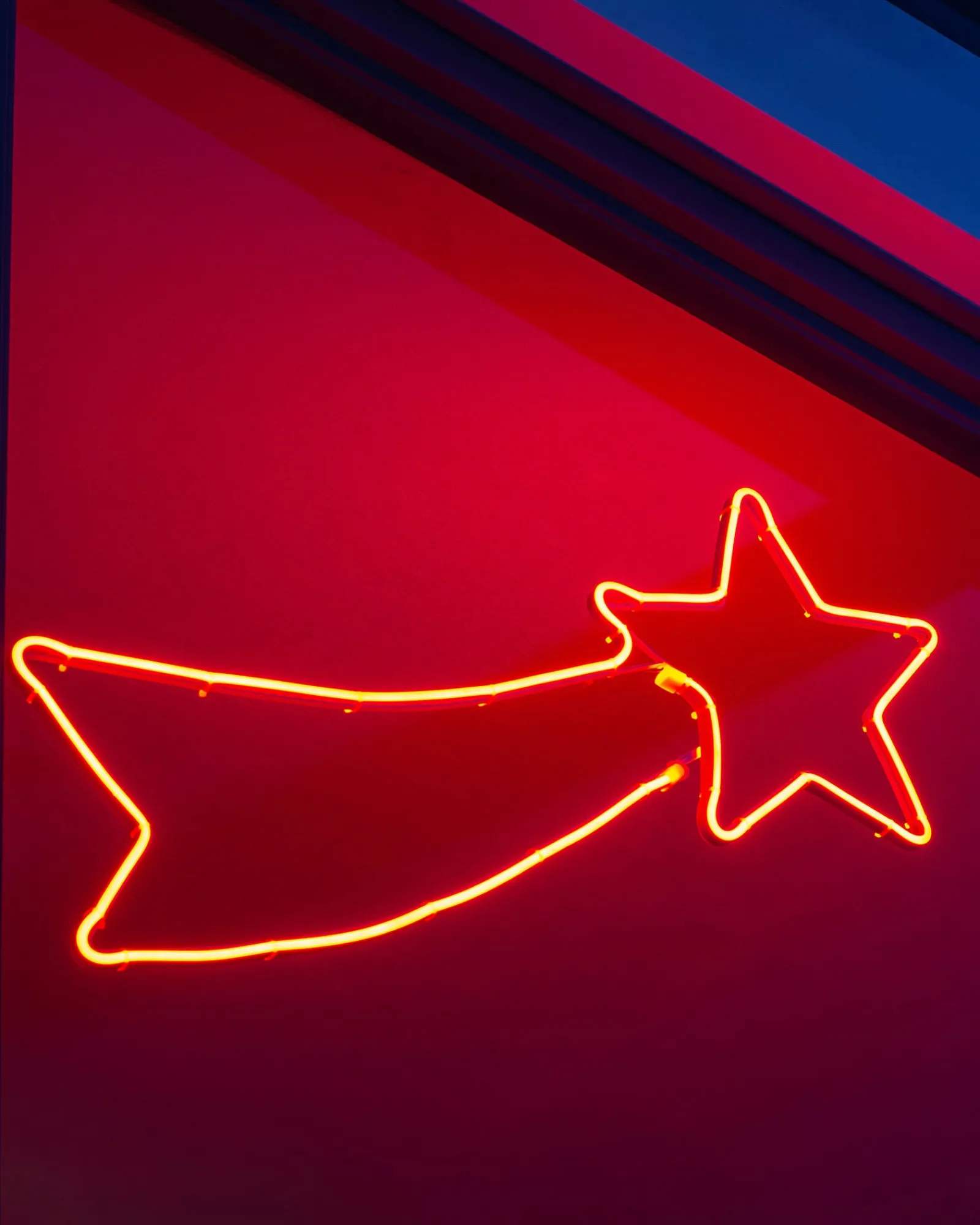 WeRChristmas Shooting Star Neon Rope Light Silhouette, 70 Cm
