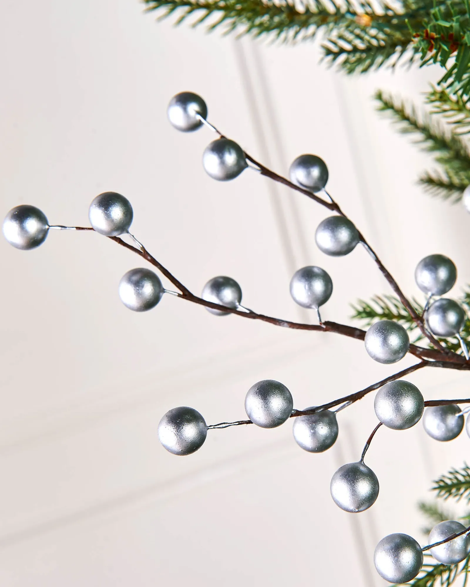 WeRChristmas Silver Berry Christmas Tree Spray, 45 Cm