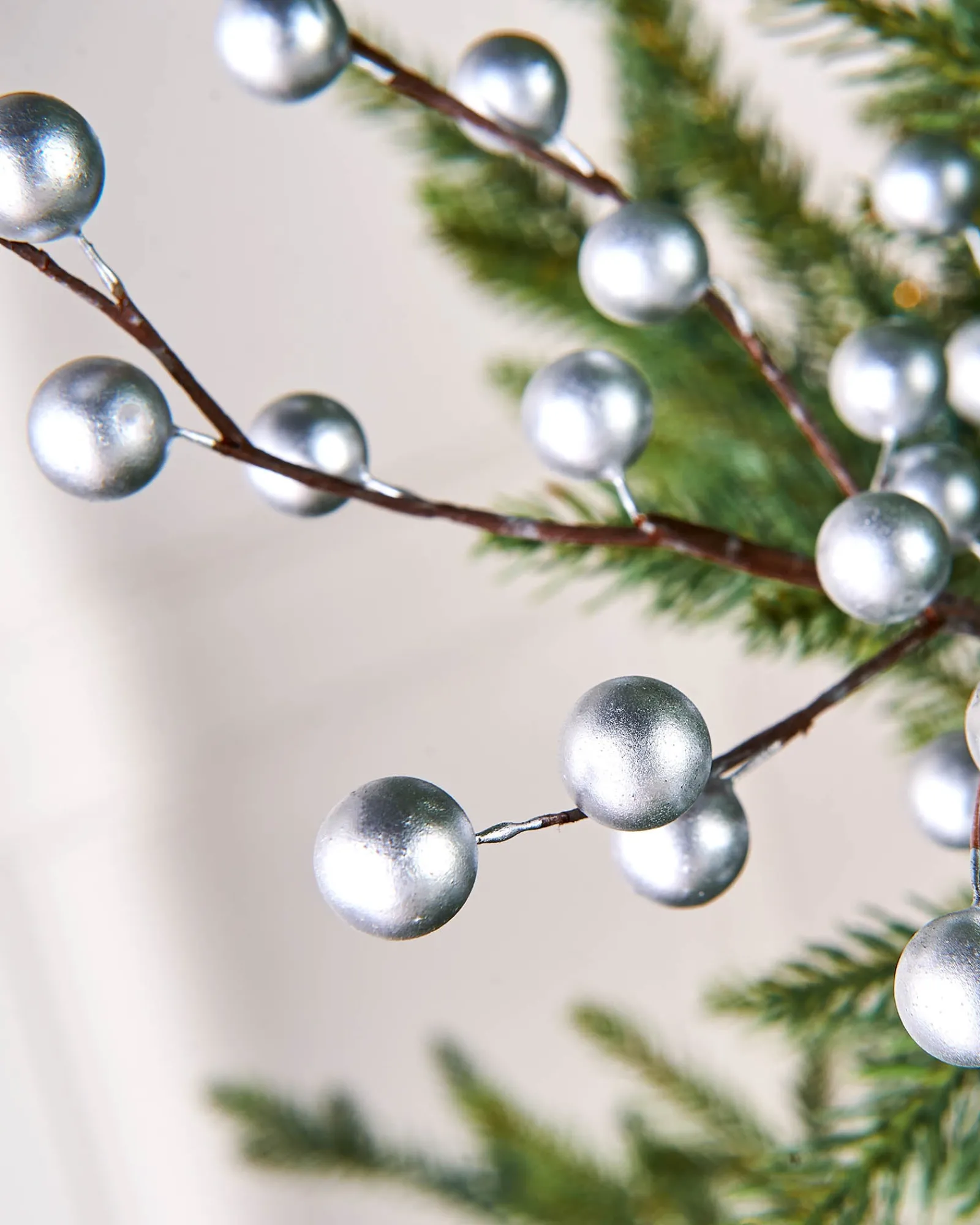WeRChristmas Silver Berry Christmas Tree Spray, 45 Cm